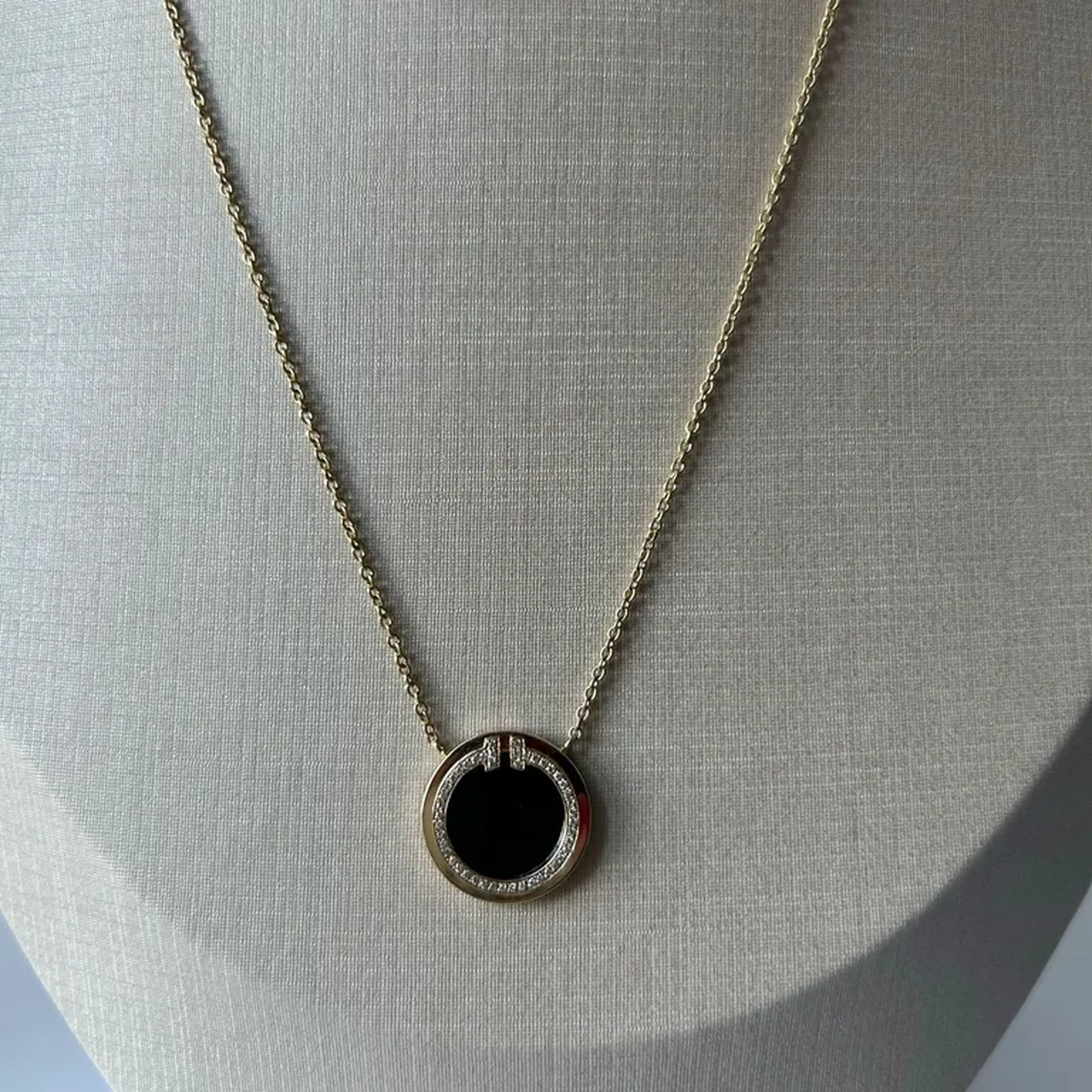 Colar em Ouro Amarelo 18k (750) Onix e Diamantes naturais imagem