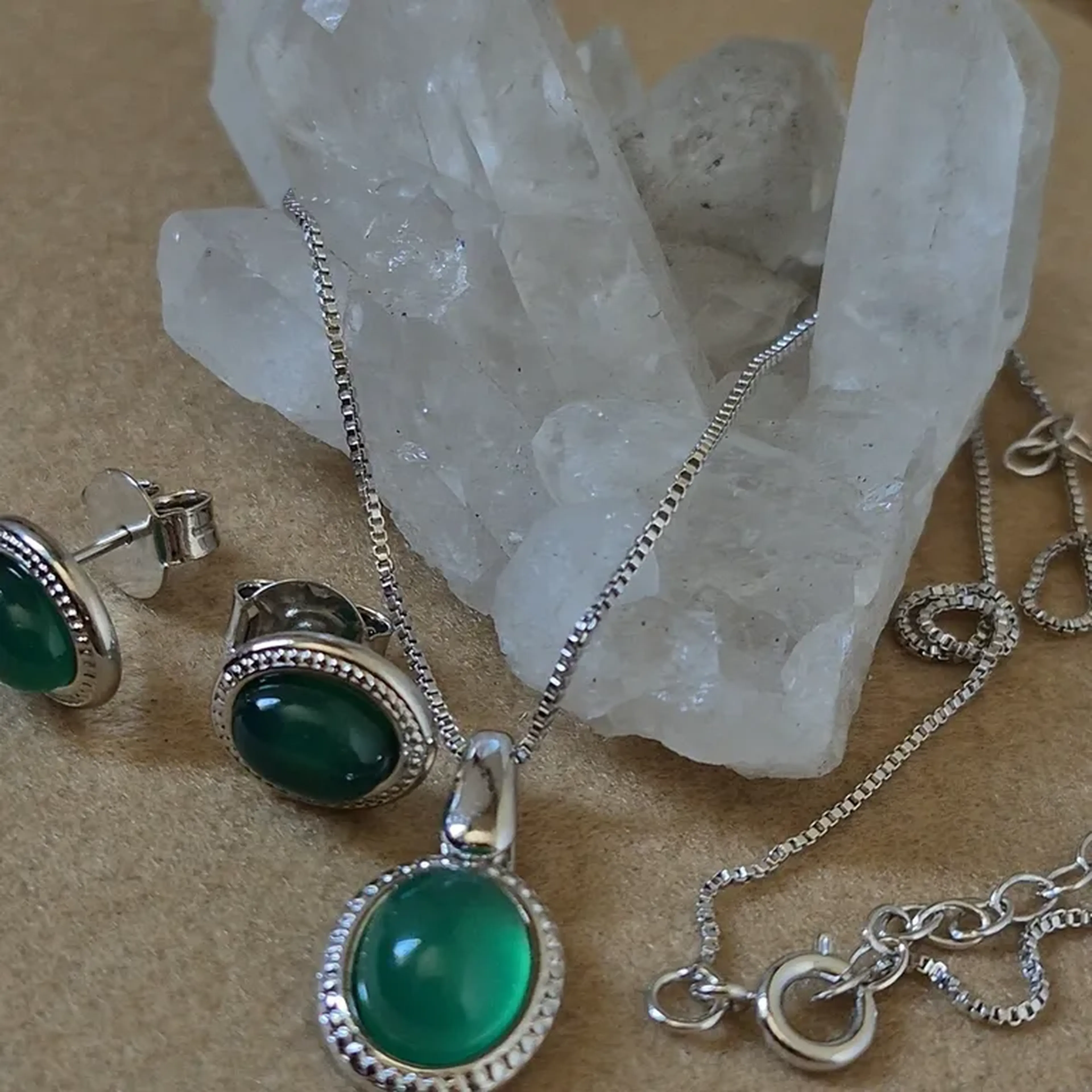 Conjunto Ágata Verde em Ródio – Elegância que Equilibra imagem