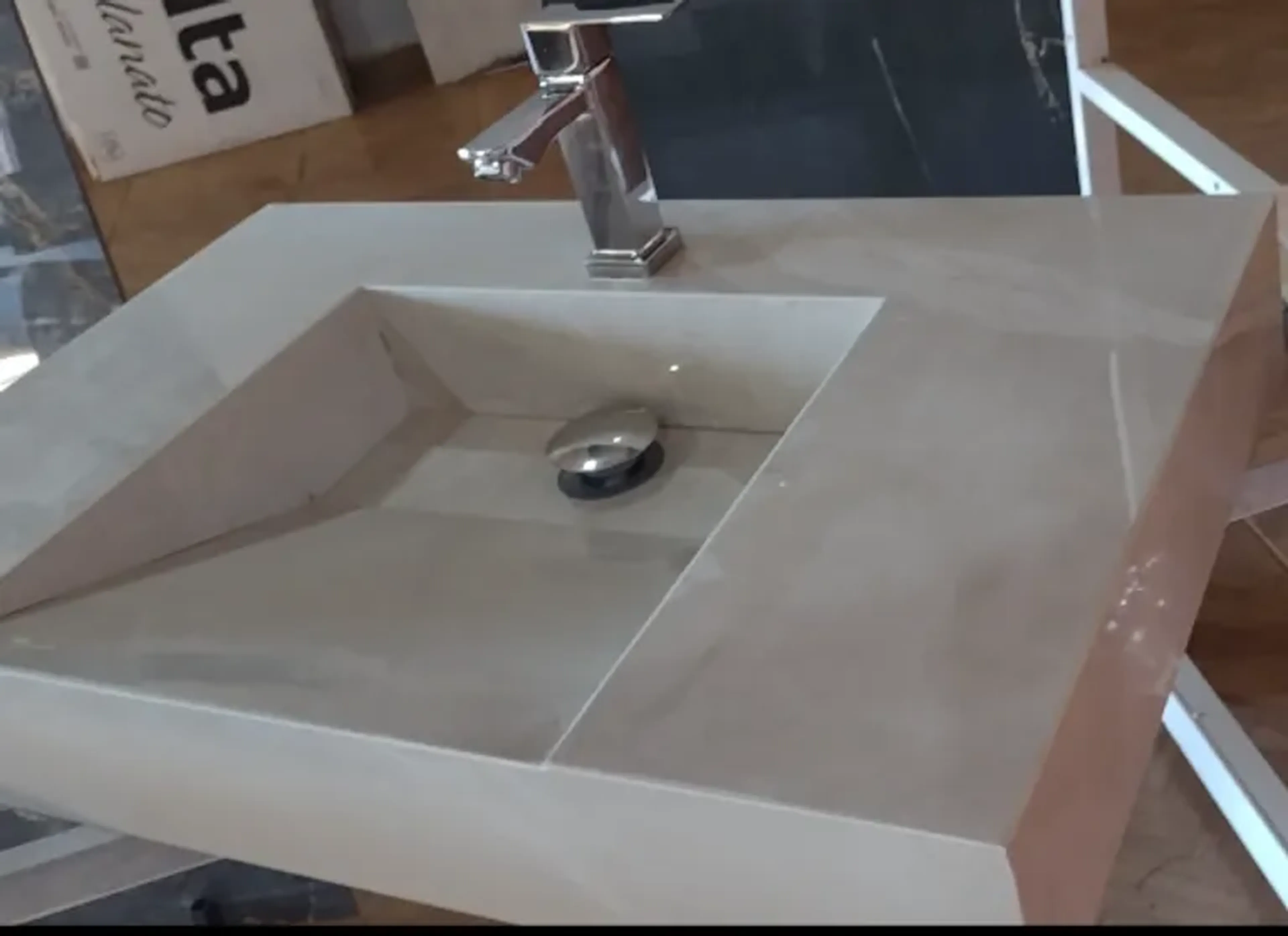 Pia de porcelanato modelo rampa 63 x 45 imagem