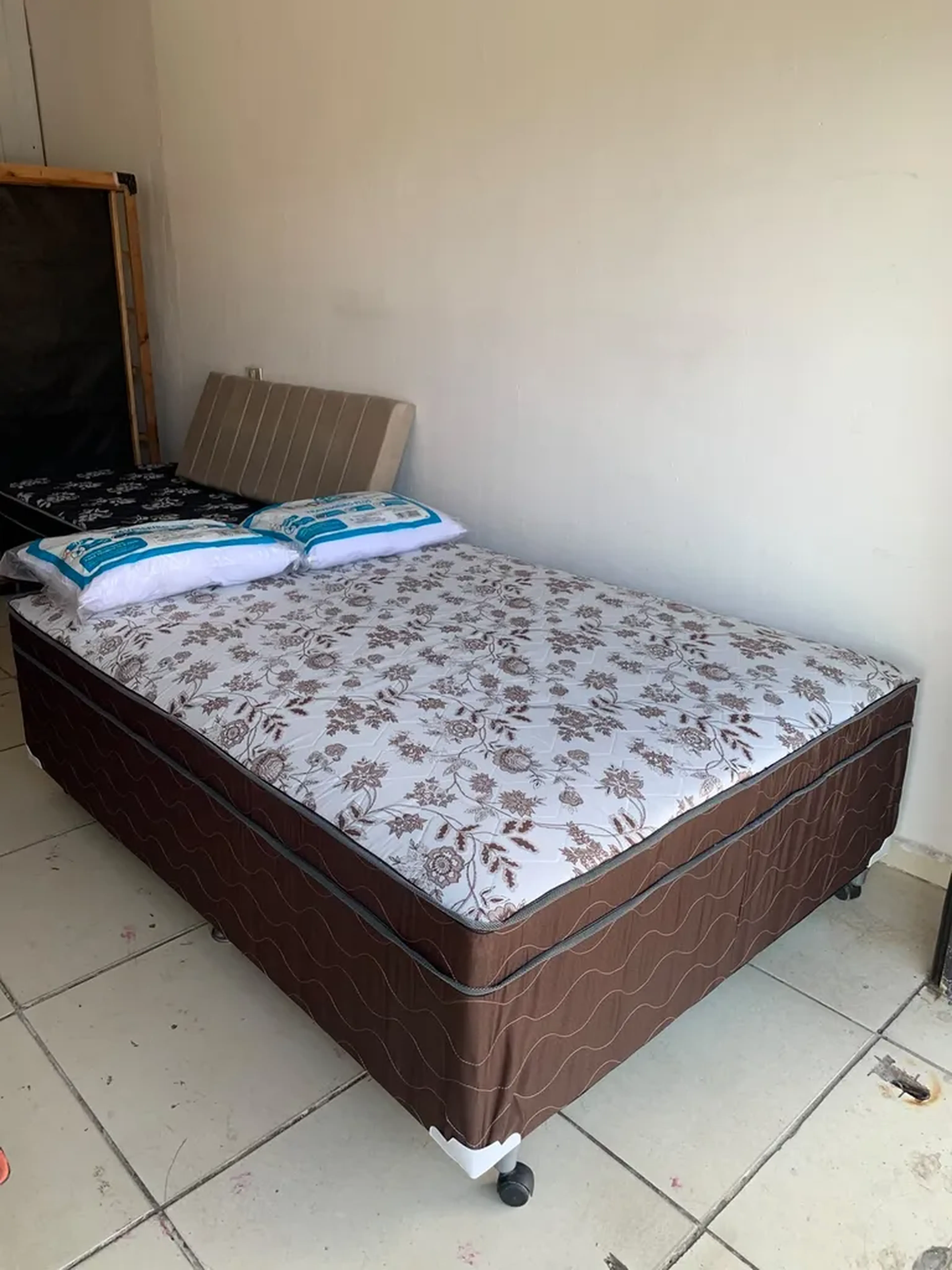CAMA BOX CASAL Estofada imagem