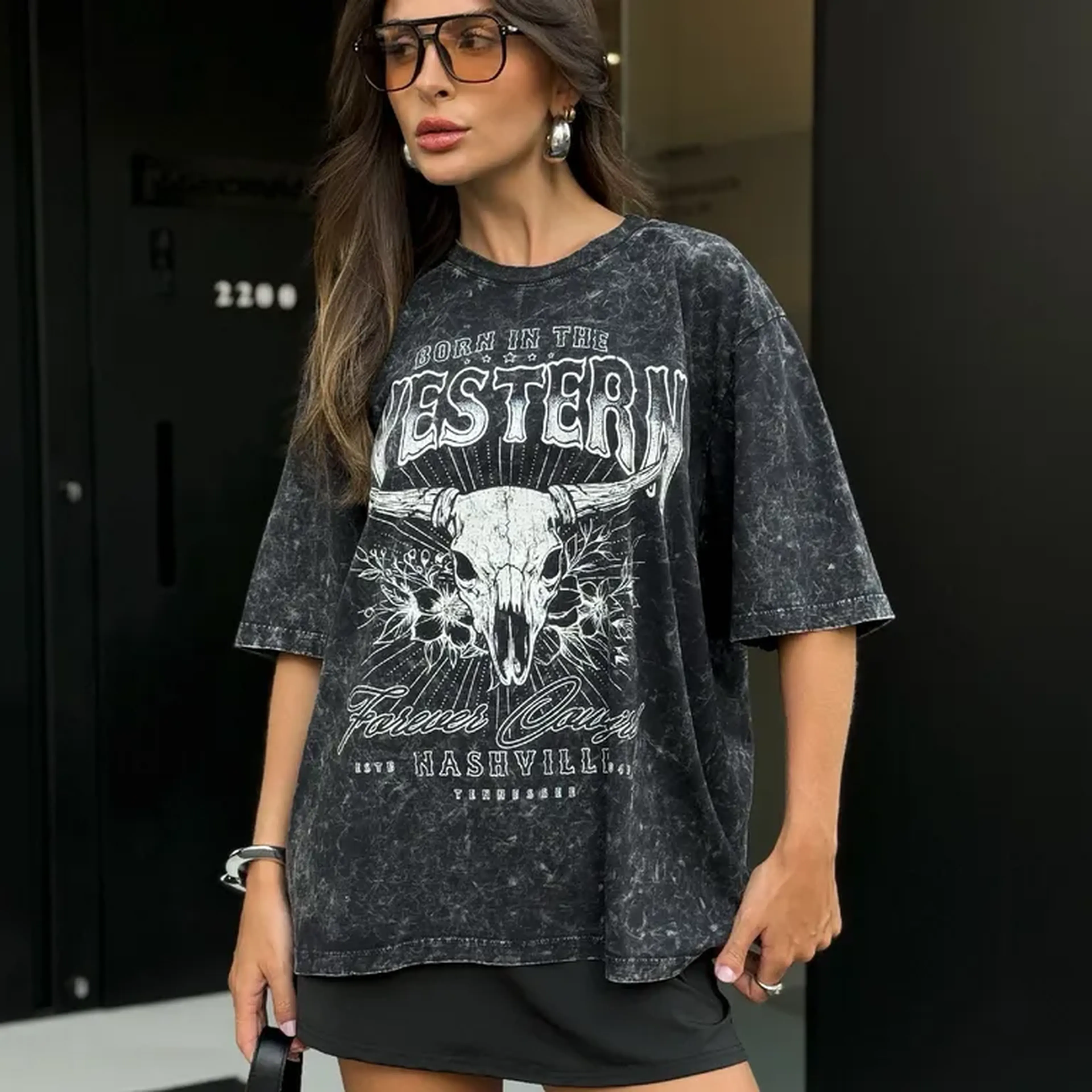 T-shirt Oversized Forever Cowgirl - Preto Sky imagem