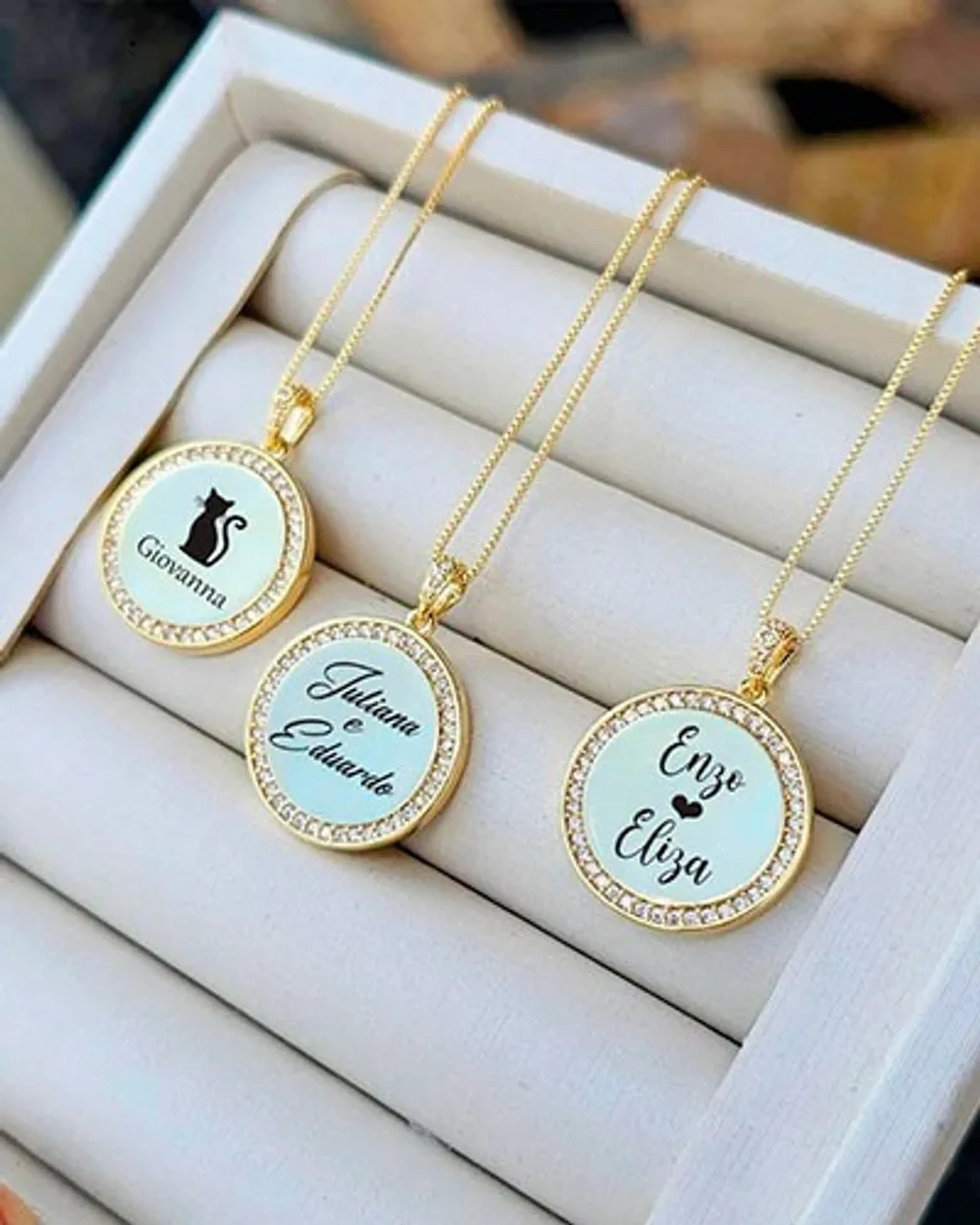 COLAR MEDALHA CRAVEJADA PERSONALIZADA 2CM imagem