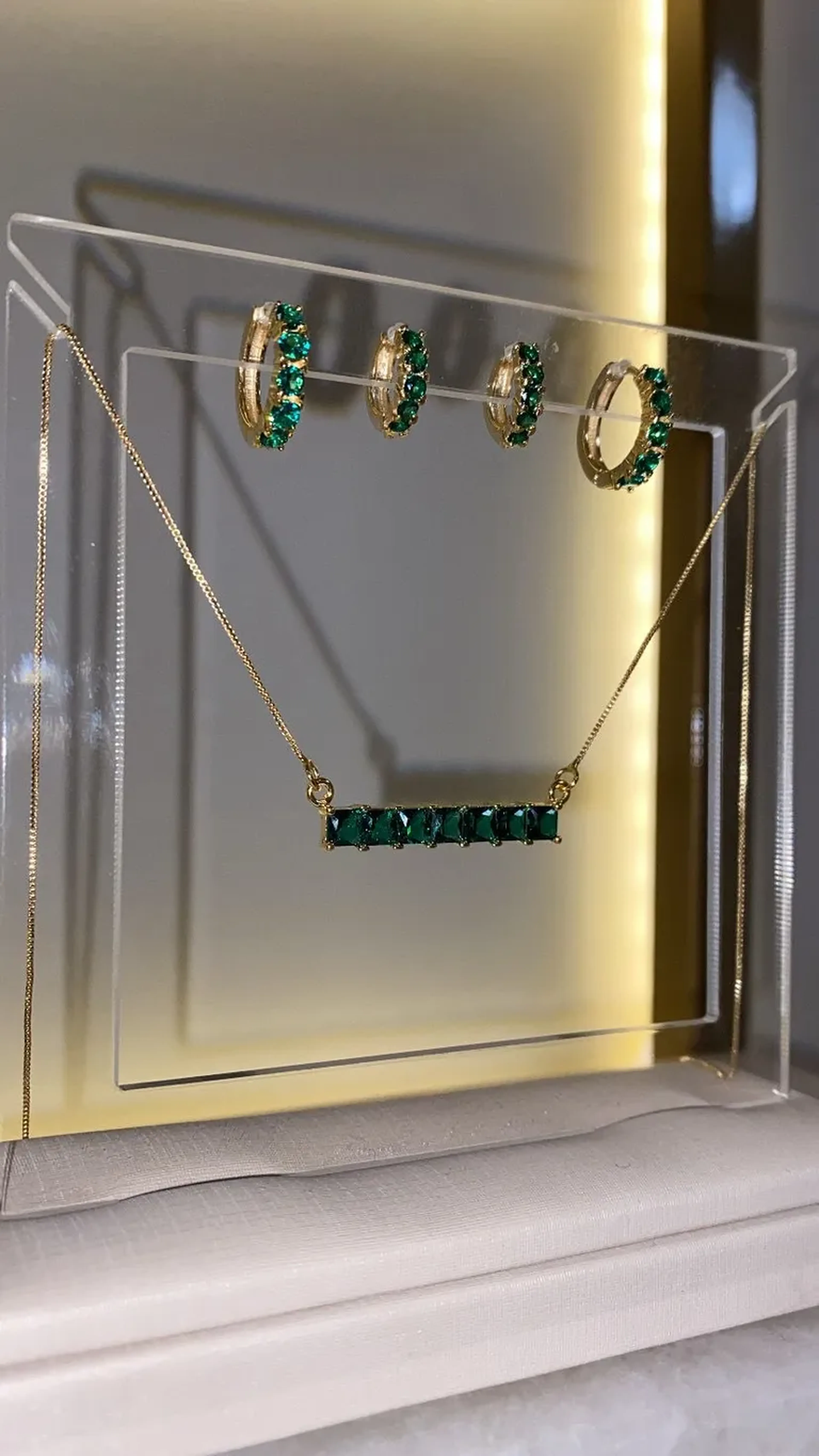 Argola cristais verde P imagem