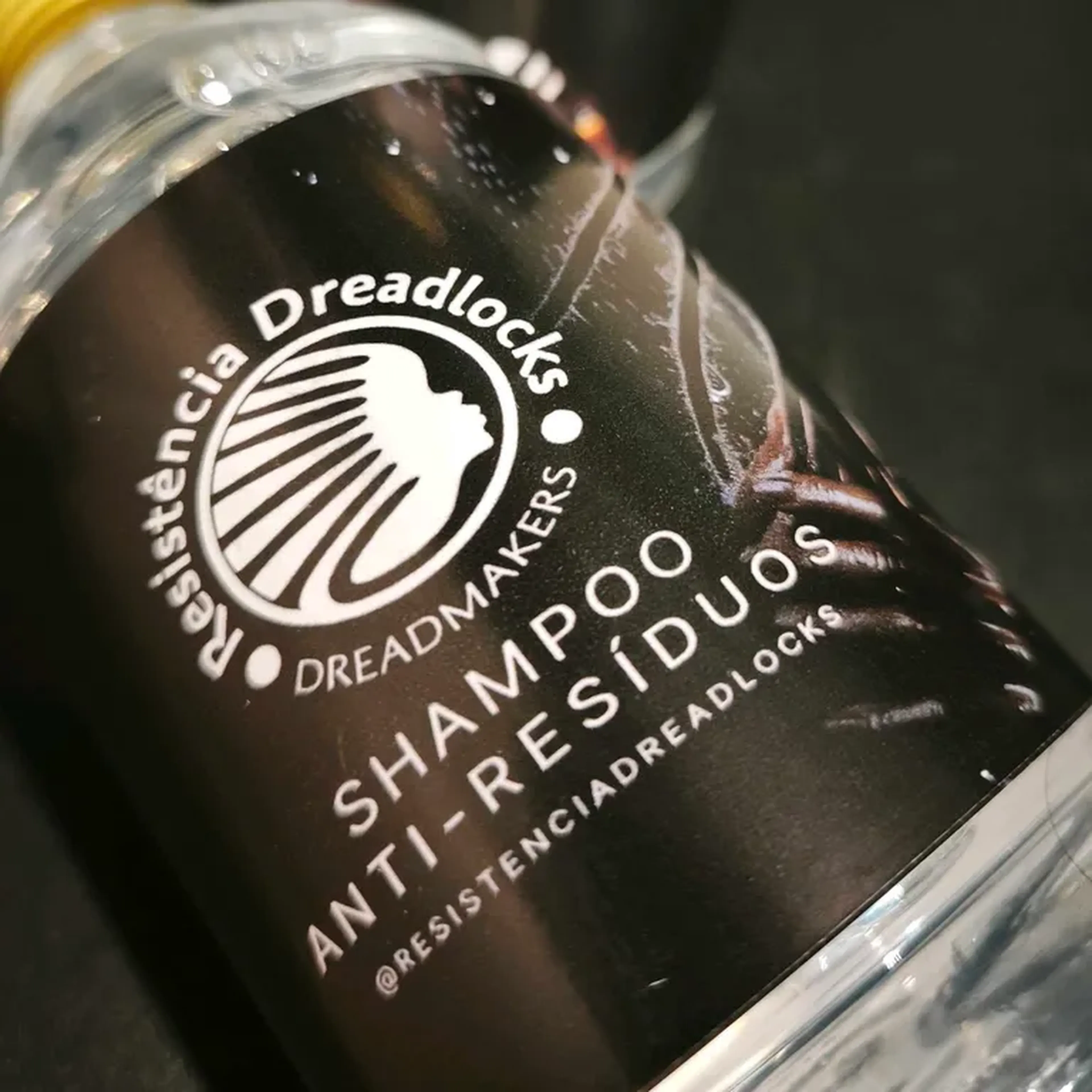 Shampoo anti resíduos imagem