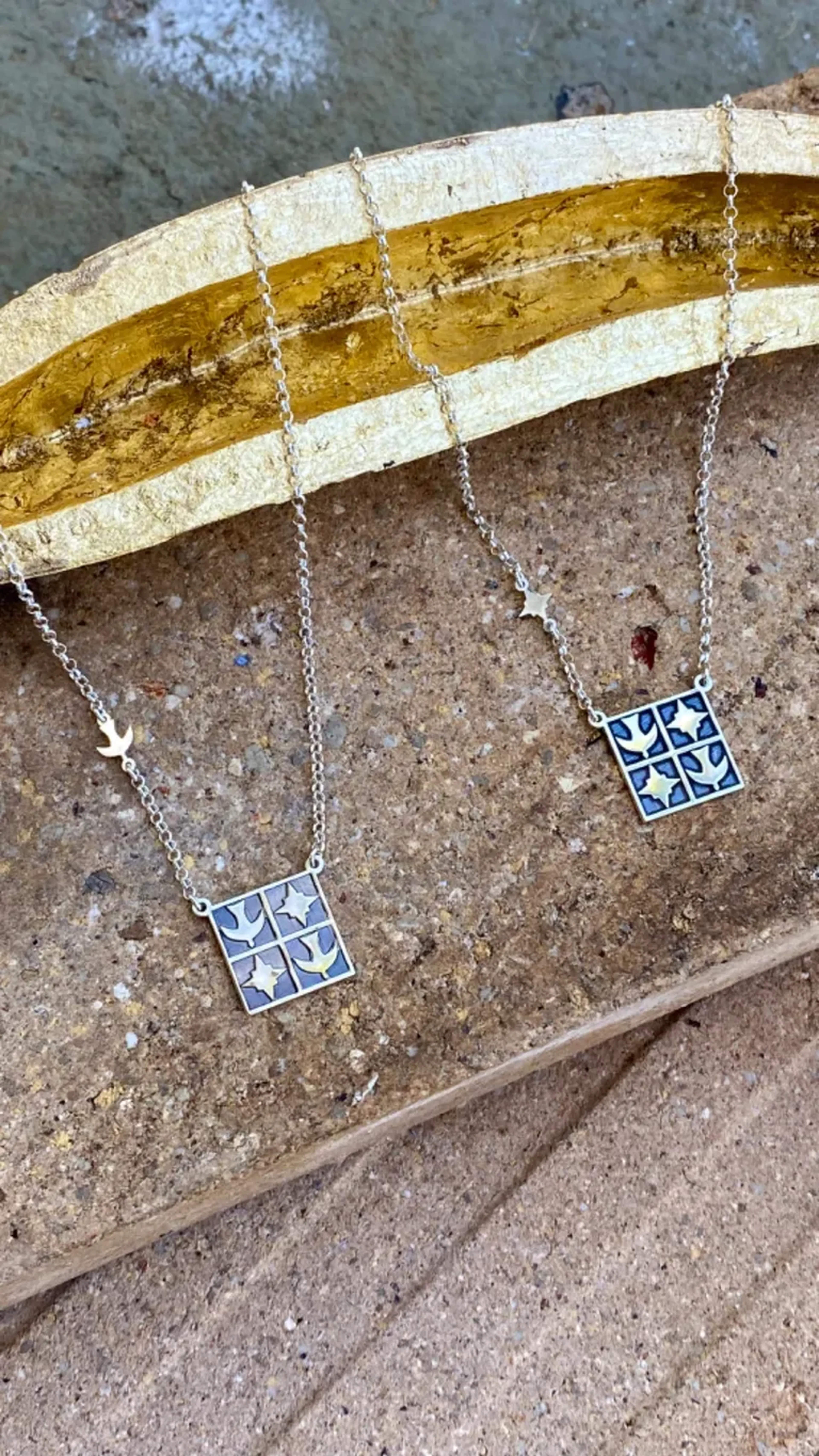 Colar Azulejos de Athos Bulcão imagem