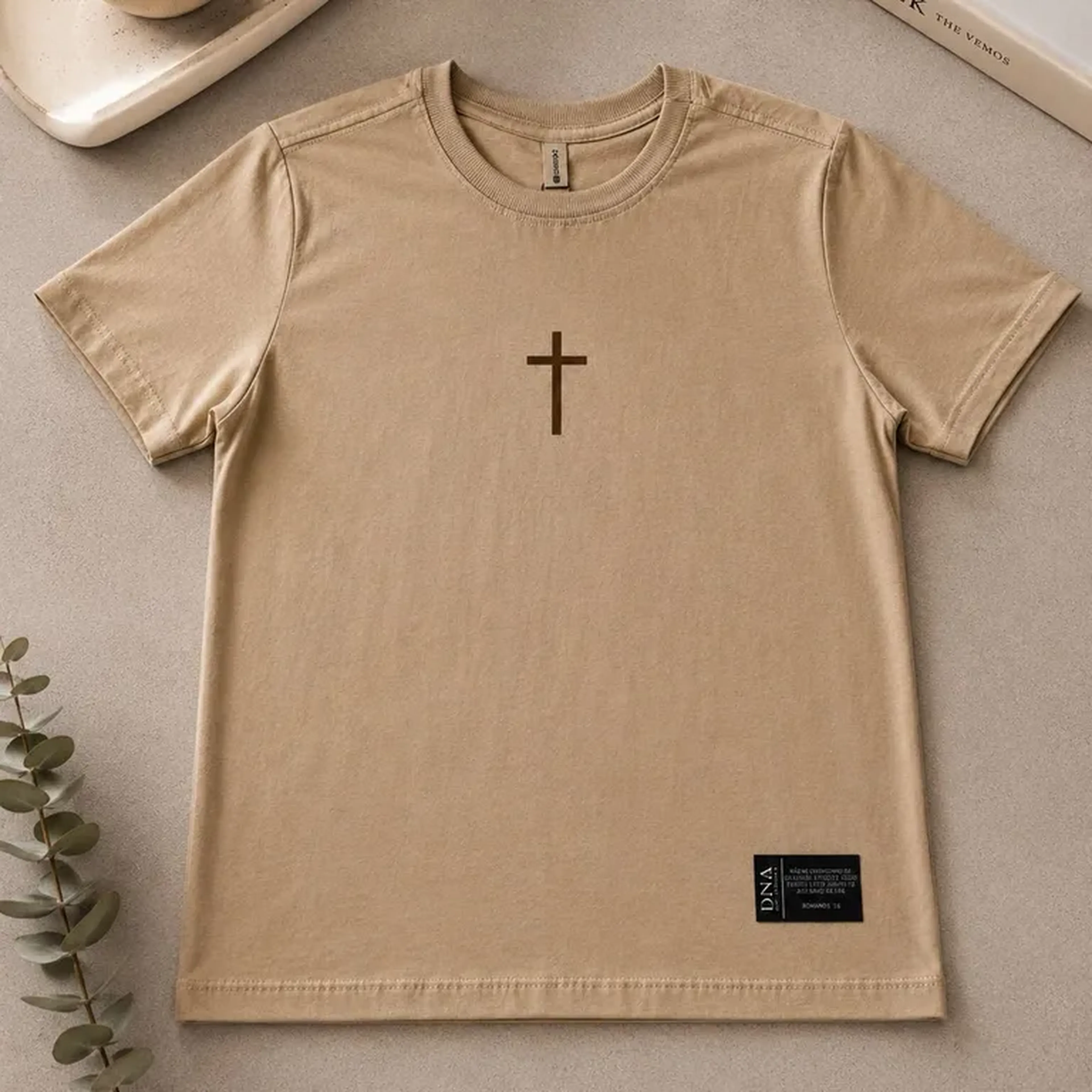 T-shirt cruz dourada imagem