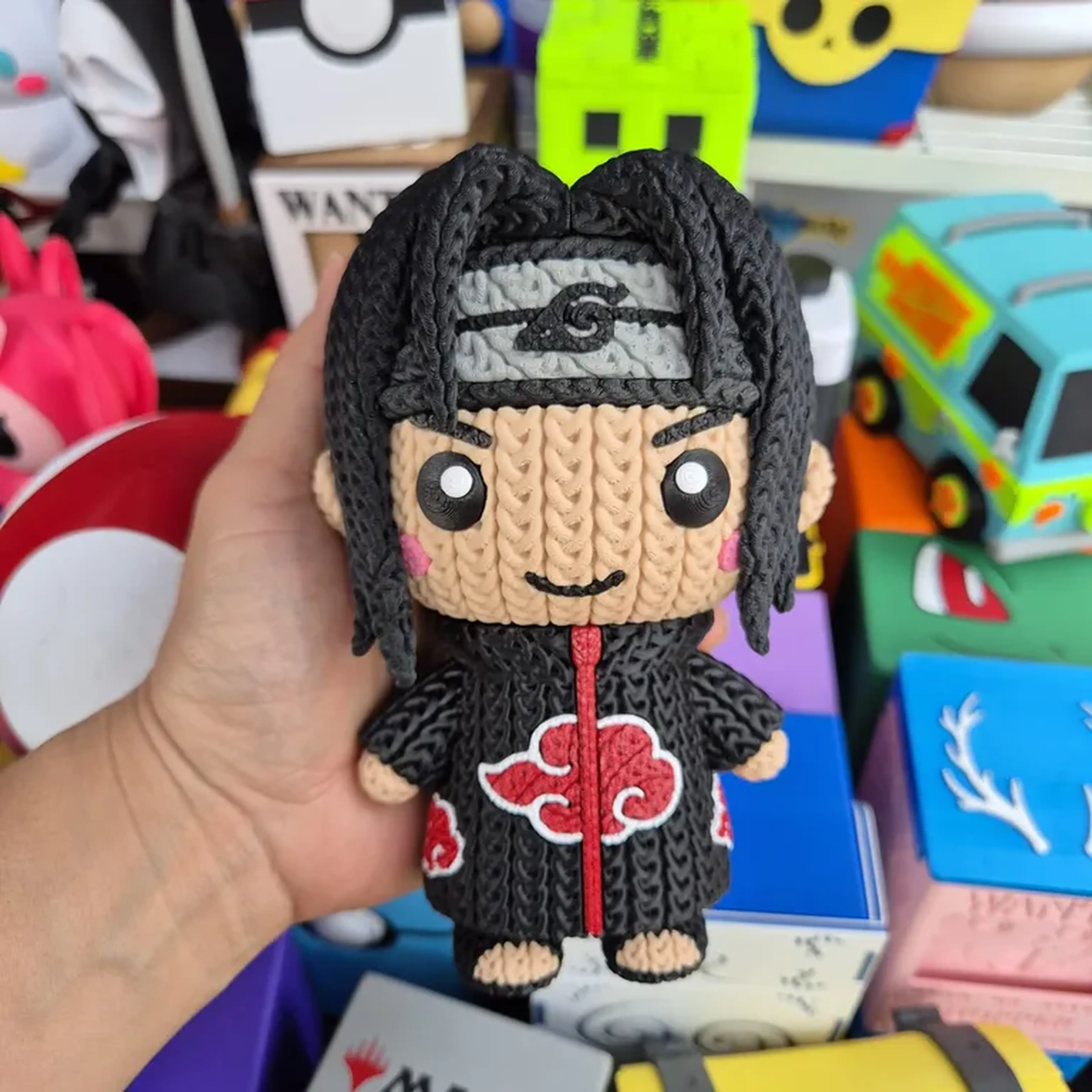Boneco Crochê Itachi de Naruto - Brinde 1 Biscoito imagem