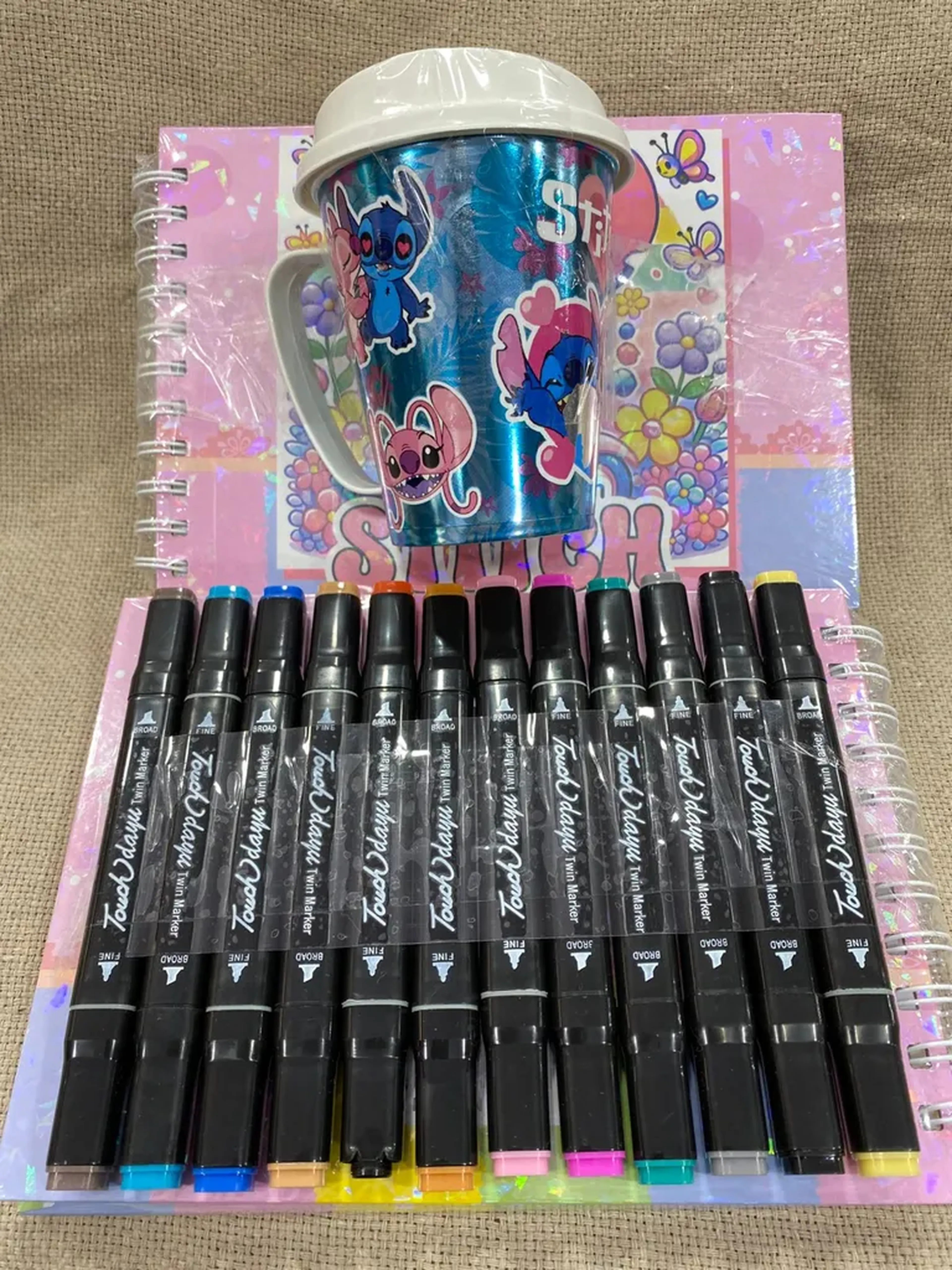 LIVRO COLORIR 12 CANETINHAS COPO COM TAMPA E ALÇA imagem