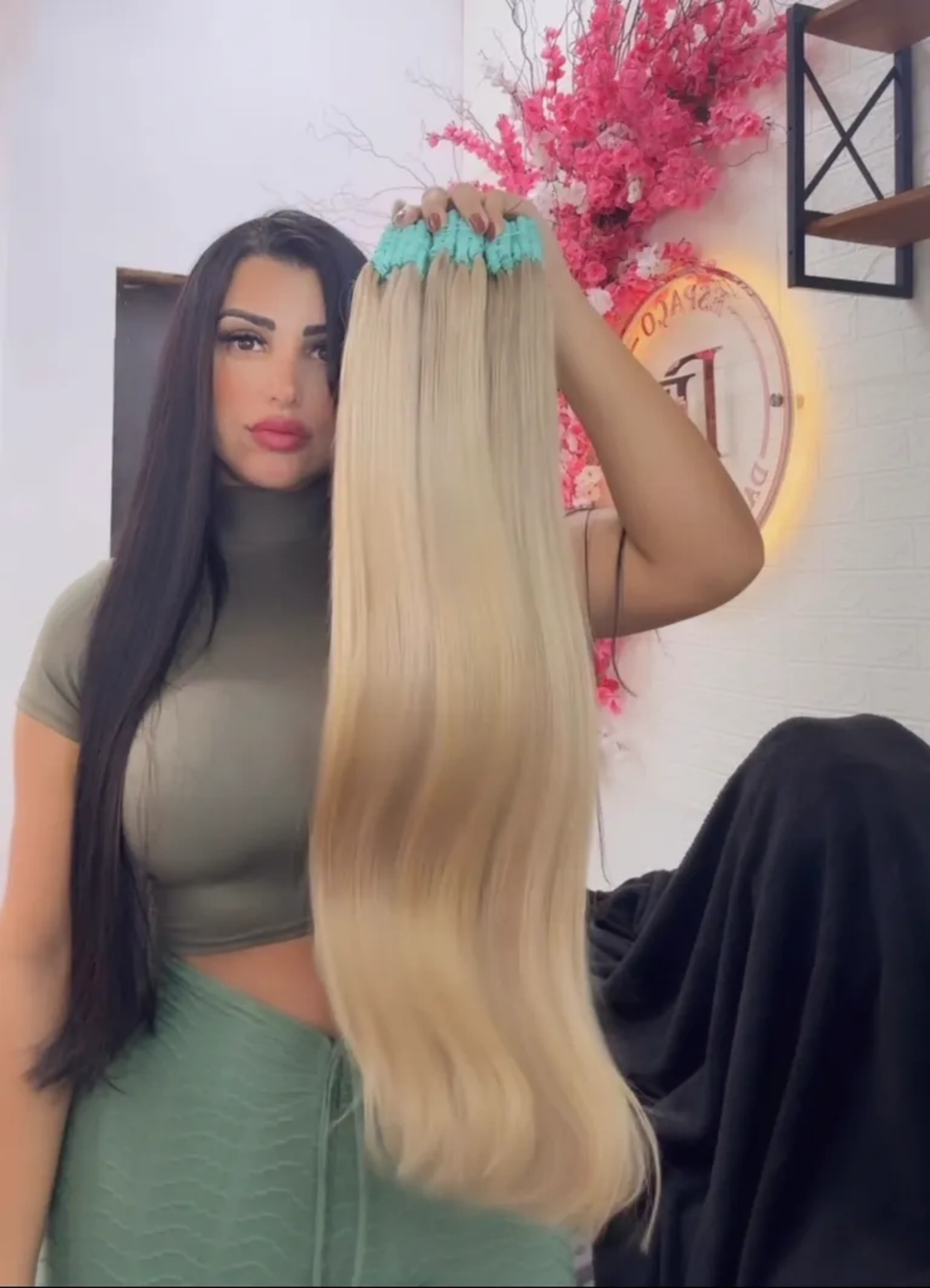 Cabelo Brasileiro Loiro mesclado Bege 65 cm 100 gr imagem