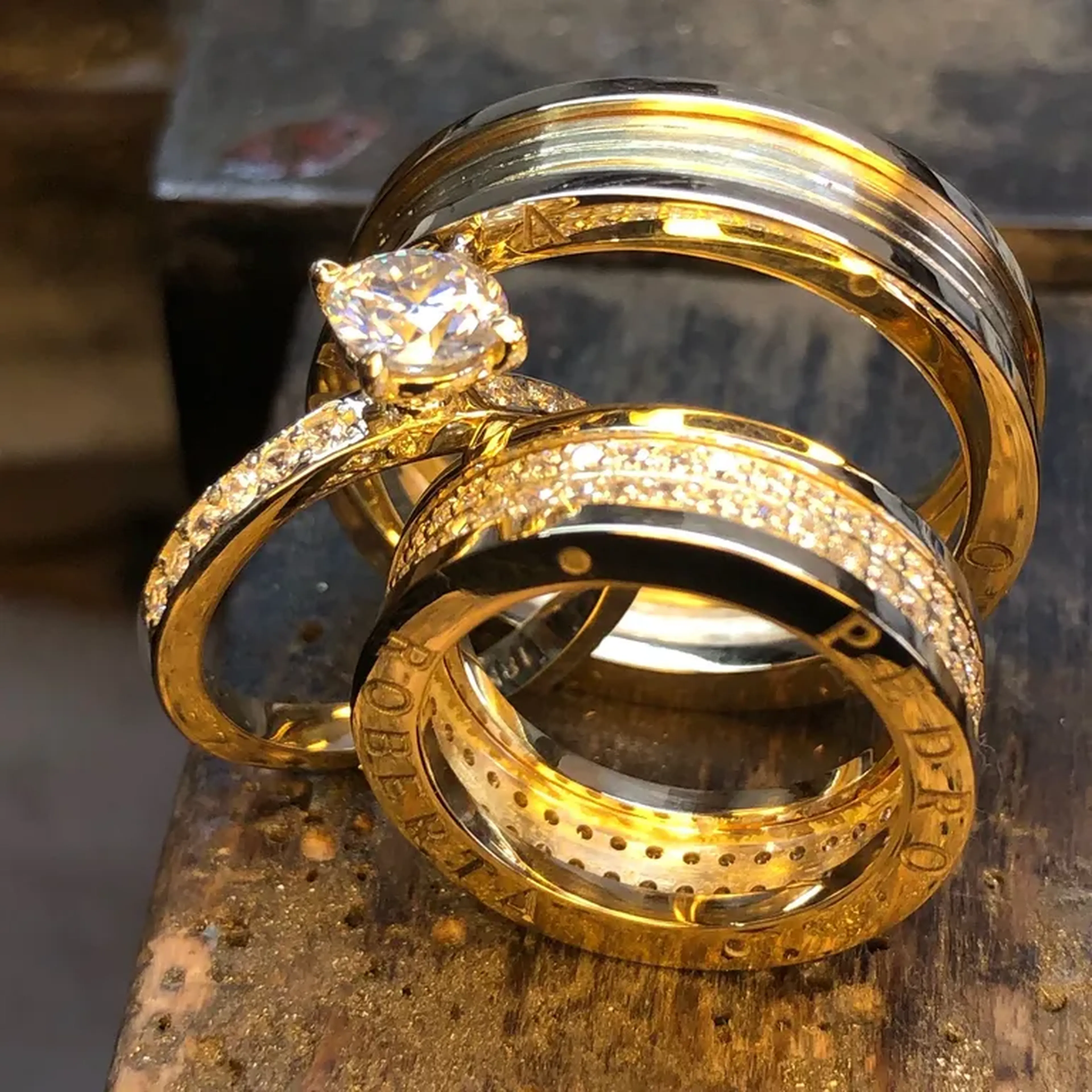 Par de Alianças e Solitário 18k com diamantes - 7 mm imagem