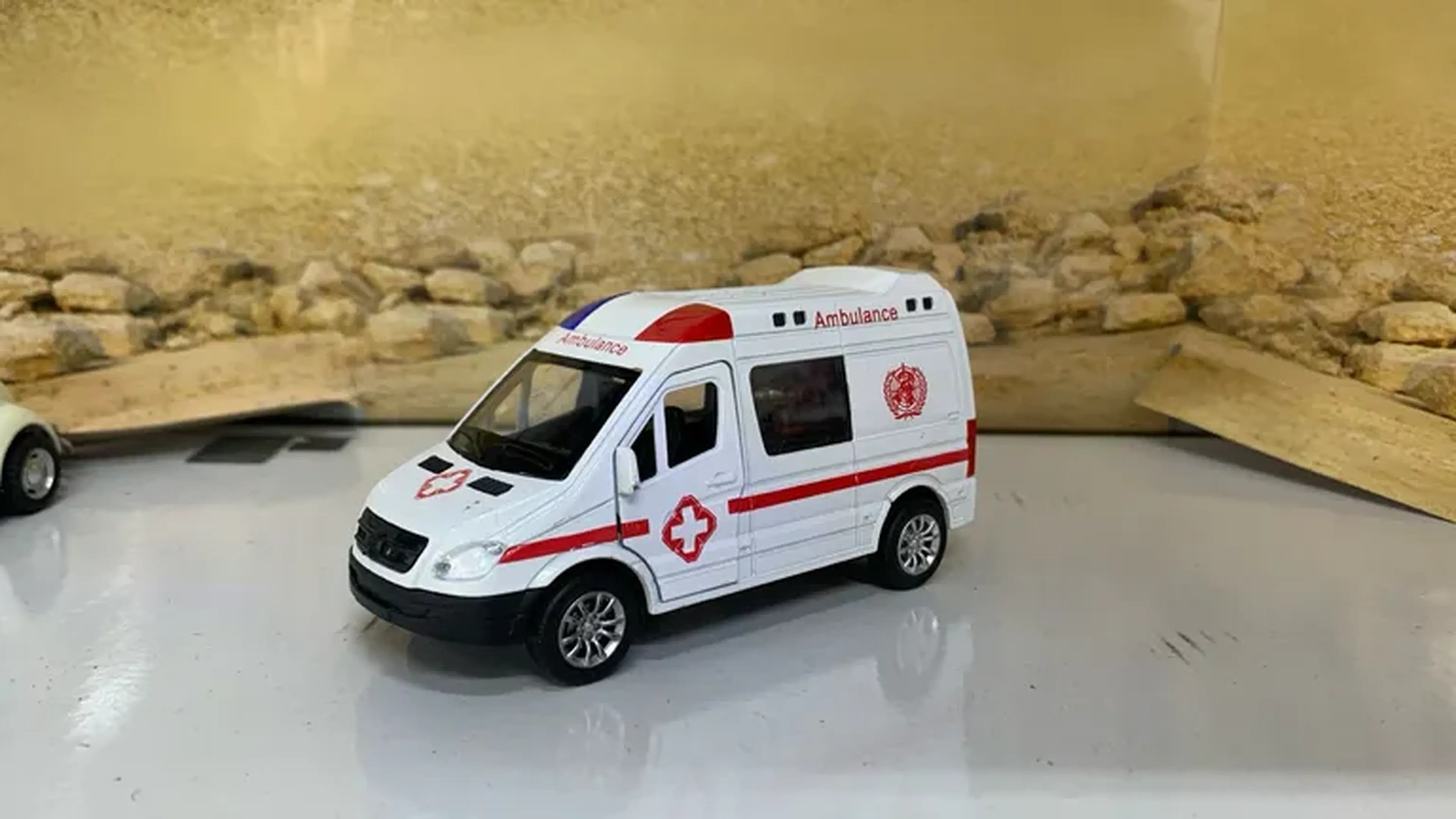 Ambulância de Brinquedo imagem