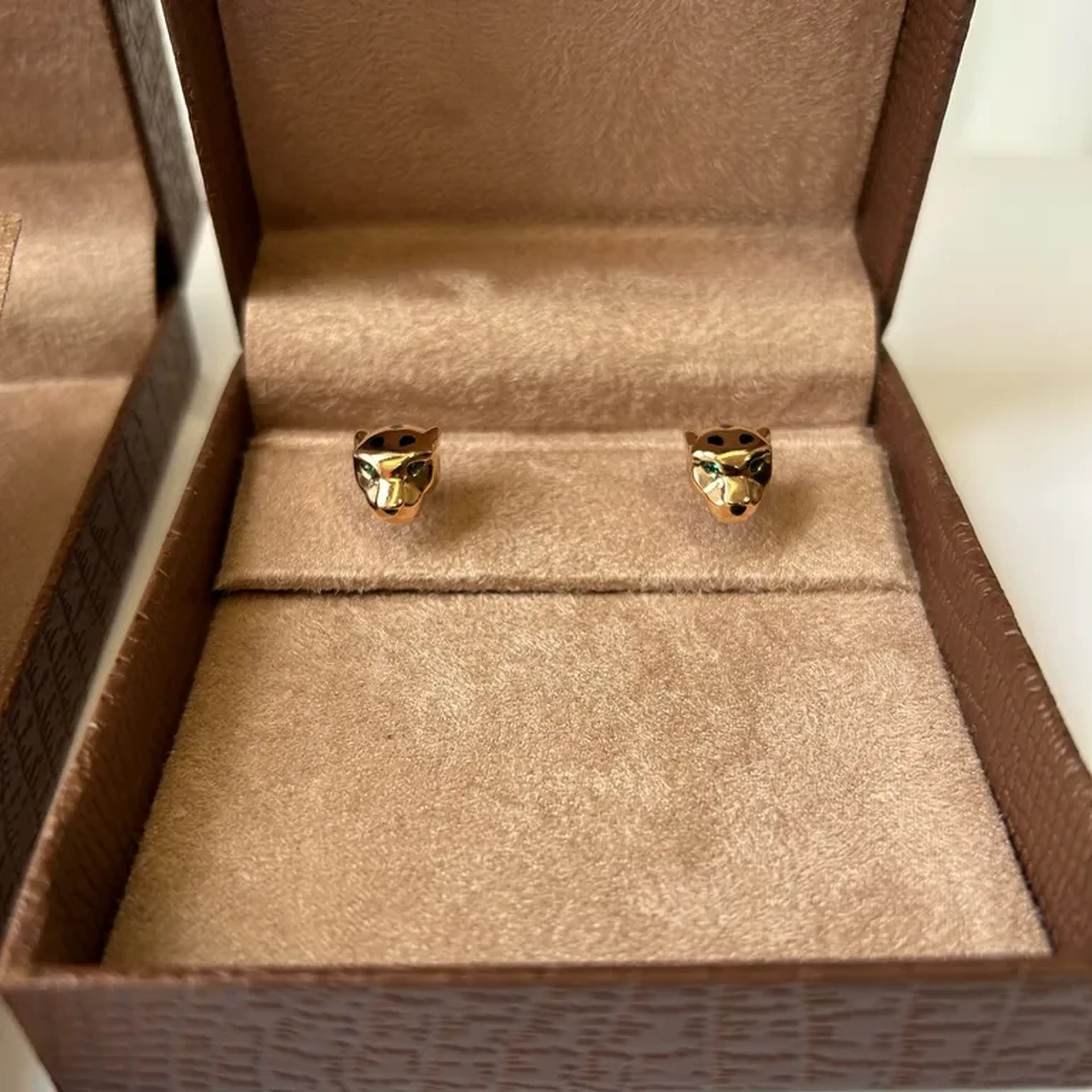 Brinco pantera em ouro rosé 18k imagem