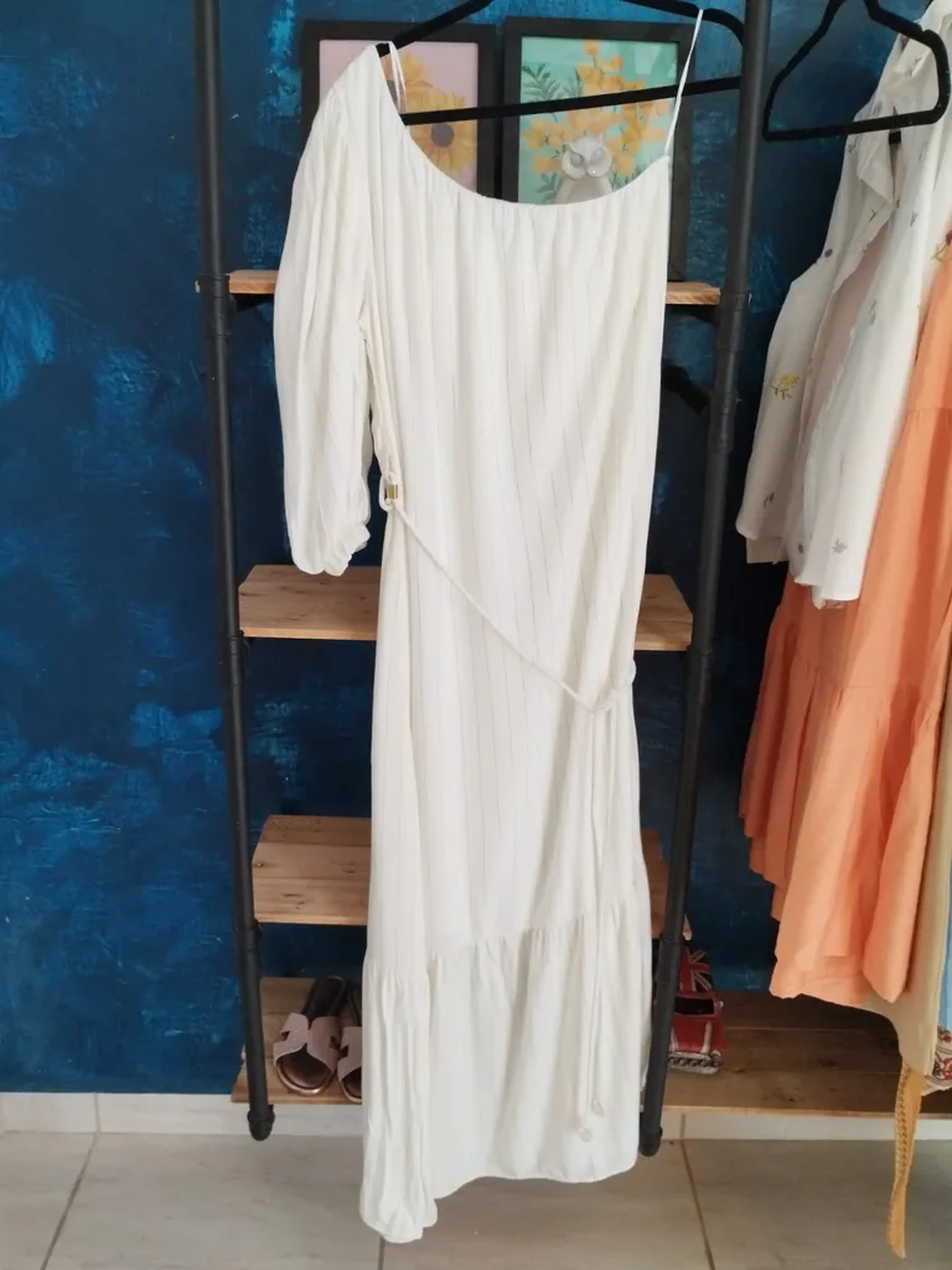 Vestido Branco e Dourado AK imagem