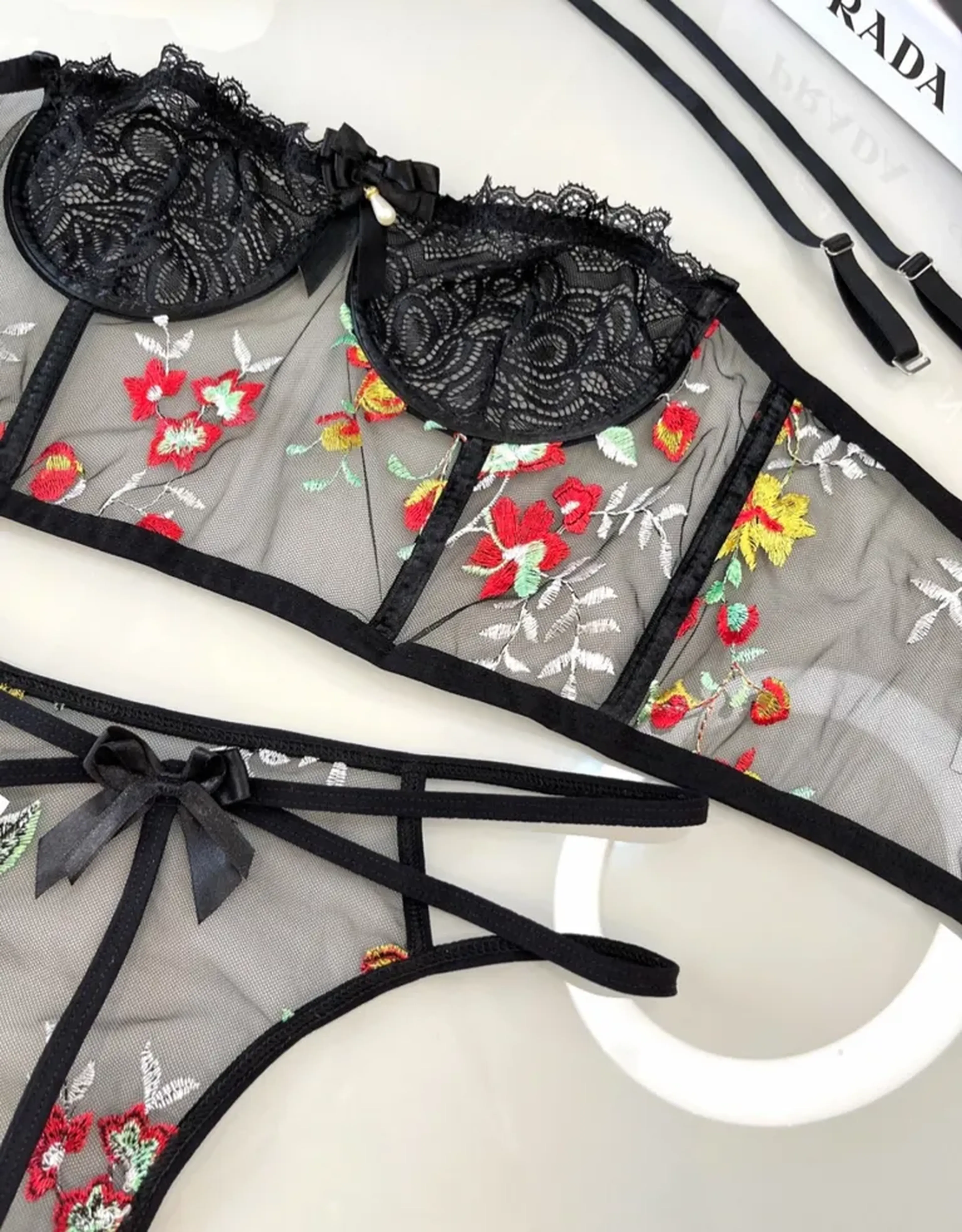 Corset P preto amarelo e vermelho forrado imagem