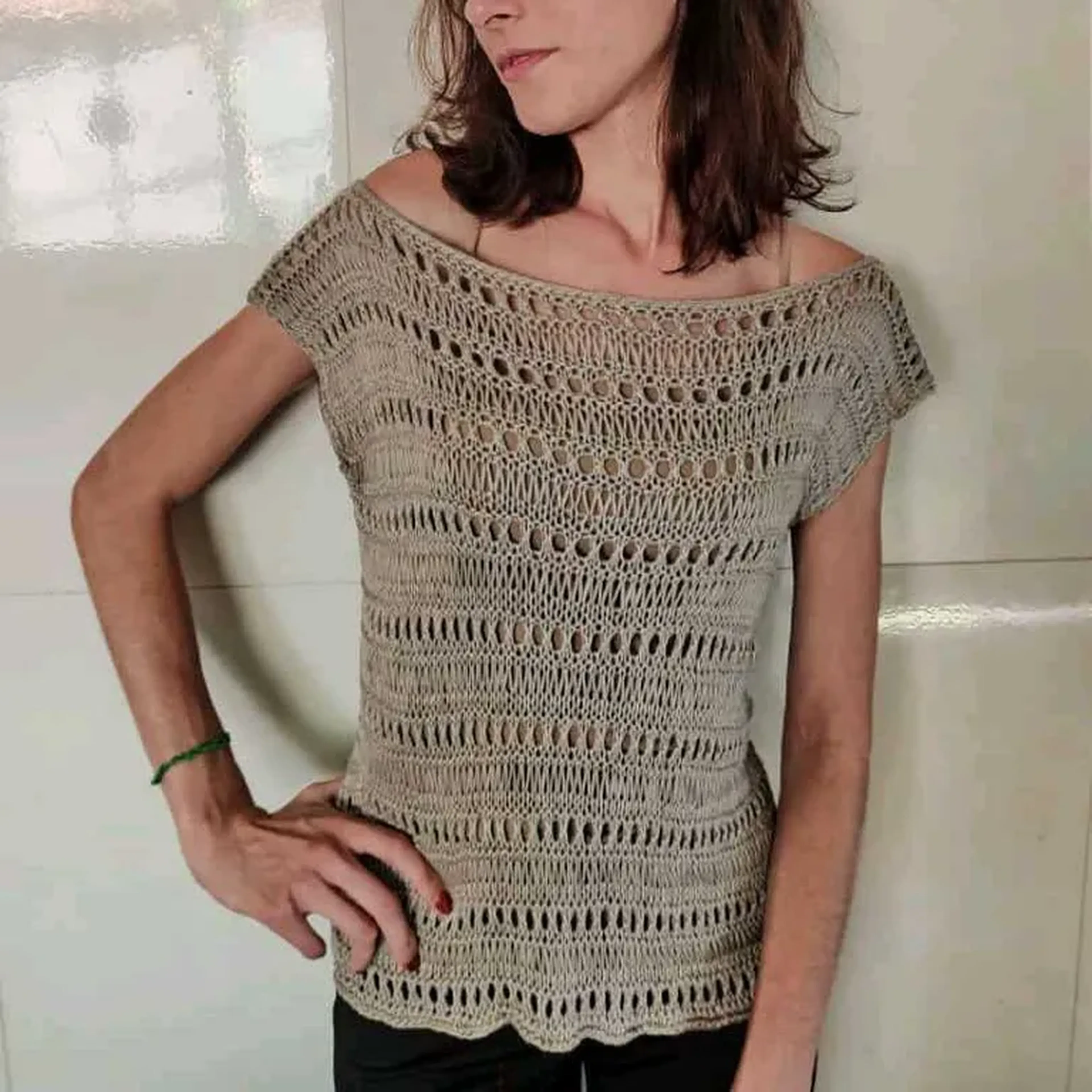 blusa em tricô, gola canoa. imagem