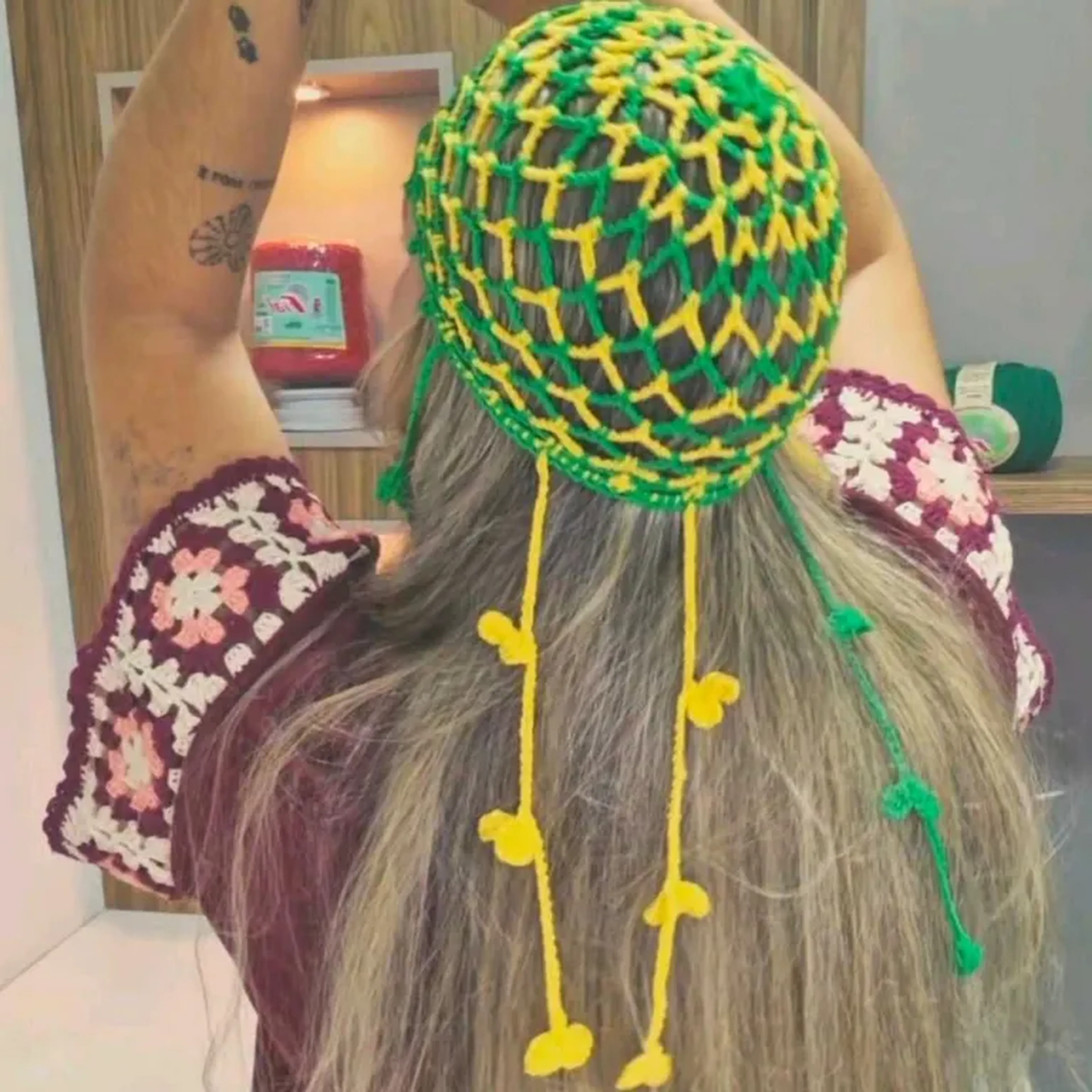Headpiece Brasil crochê com penduricalhos imagem