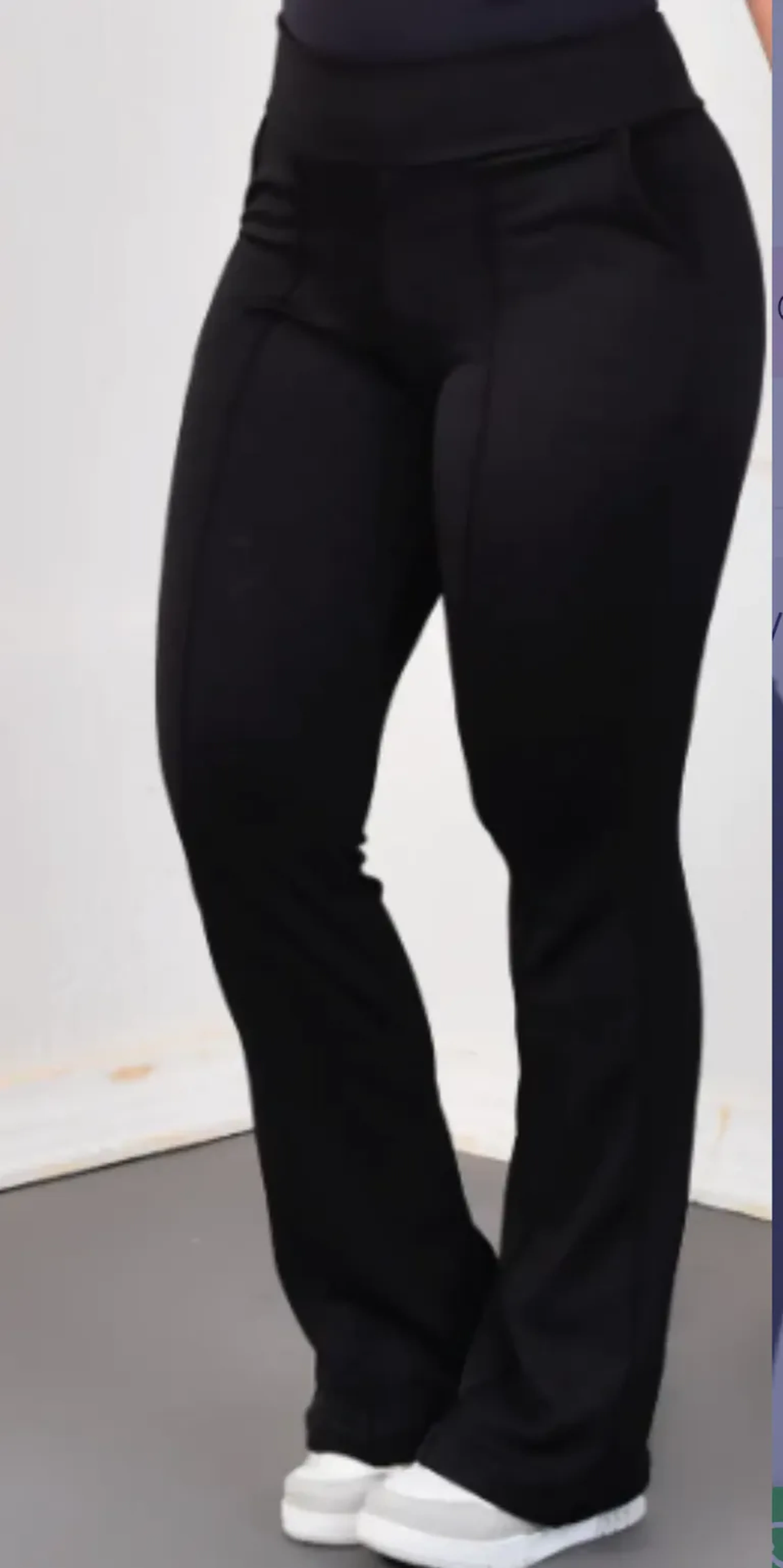 Calça Feminina Flare Bailarina em Crepe de Malha com Bolsos imagem