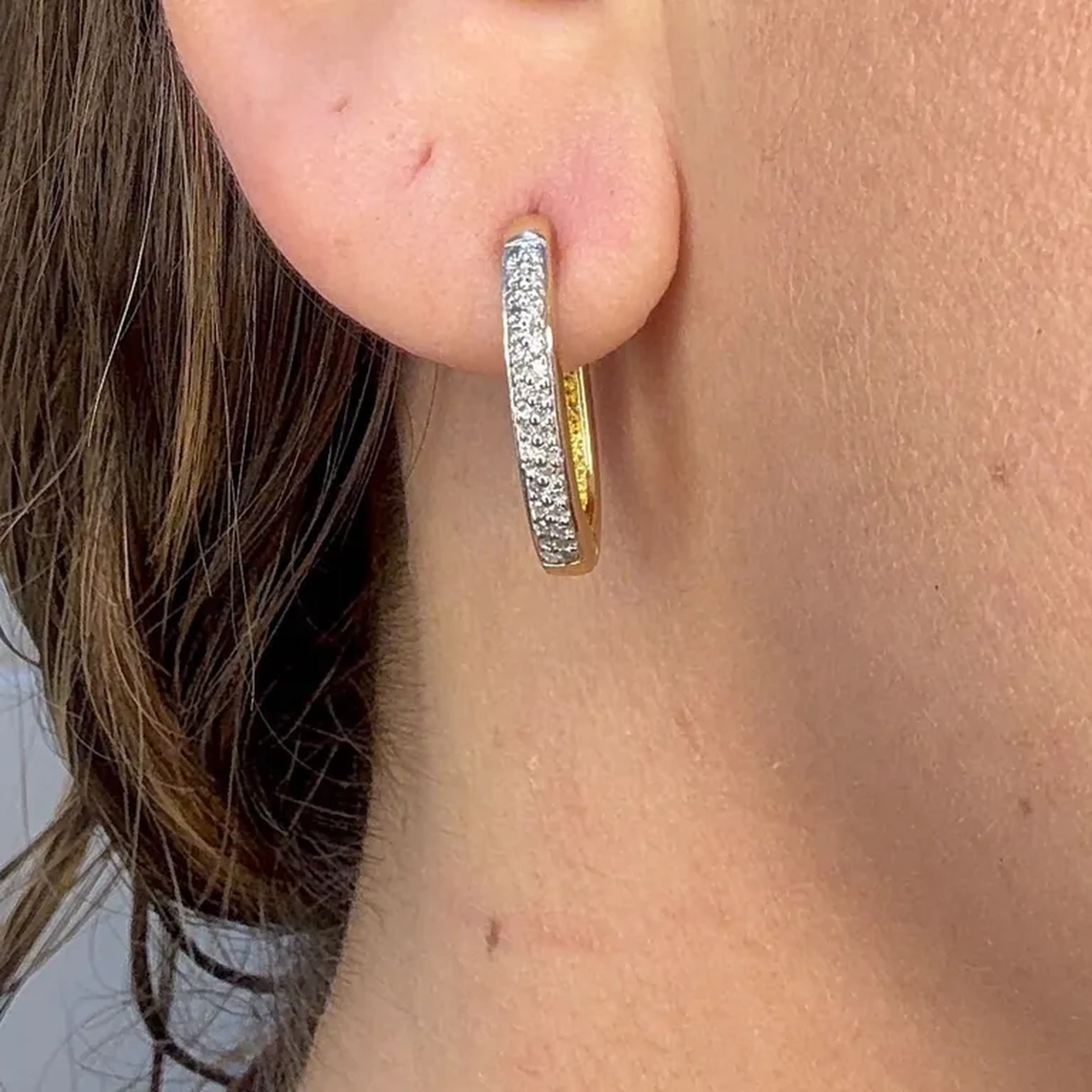 Argola Ouro 18k com diamantes imagem