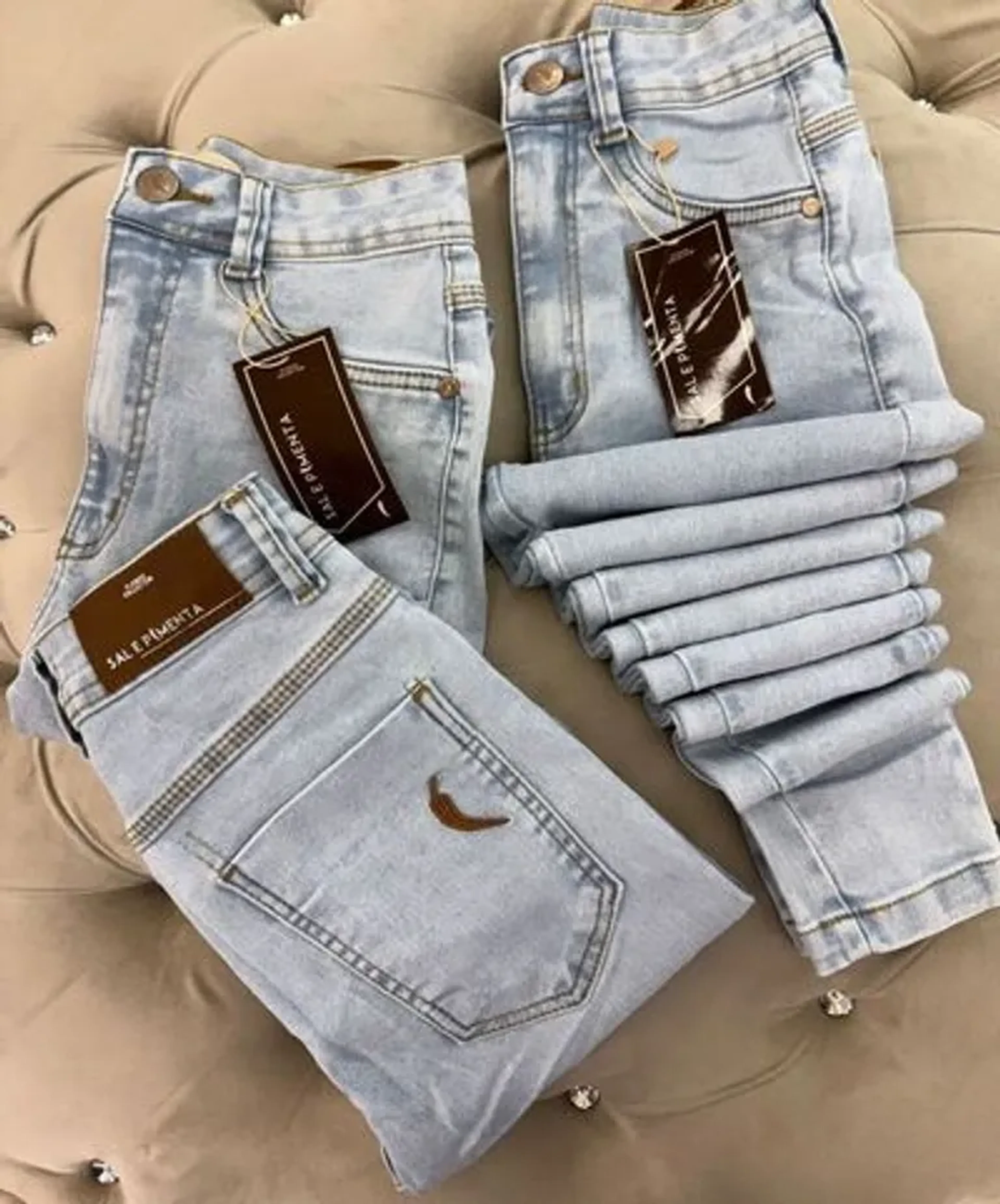 Calça jeans sal e pimenta cintura alta com muita lycra imagem