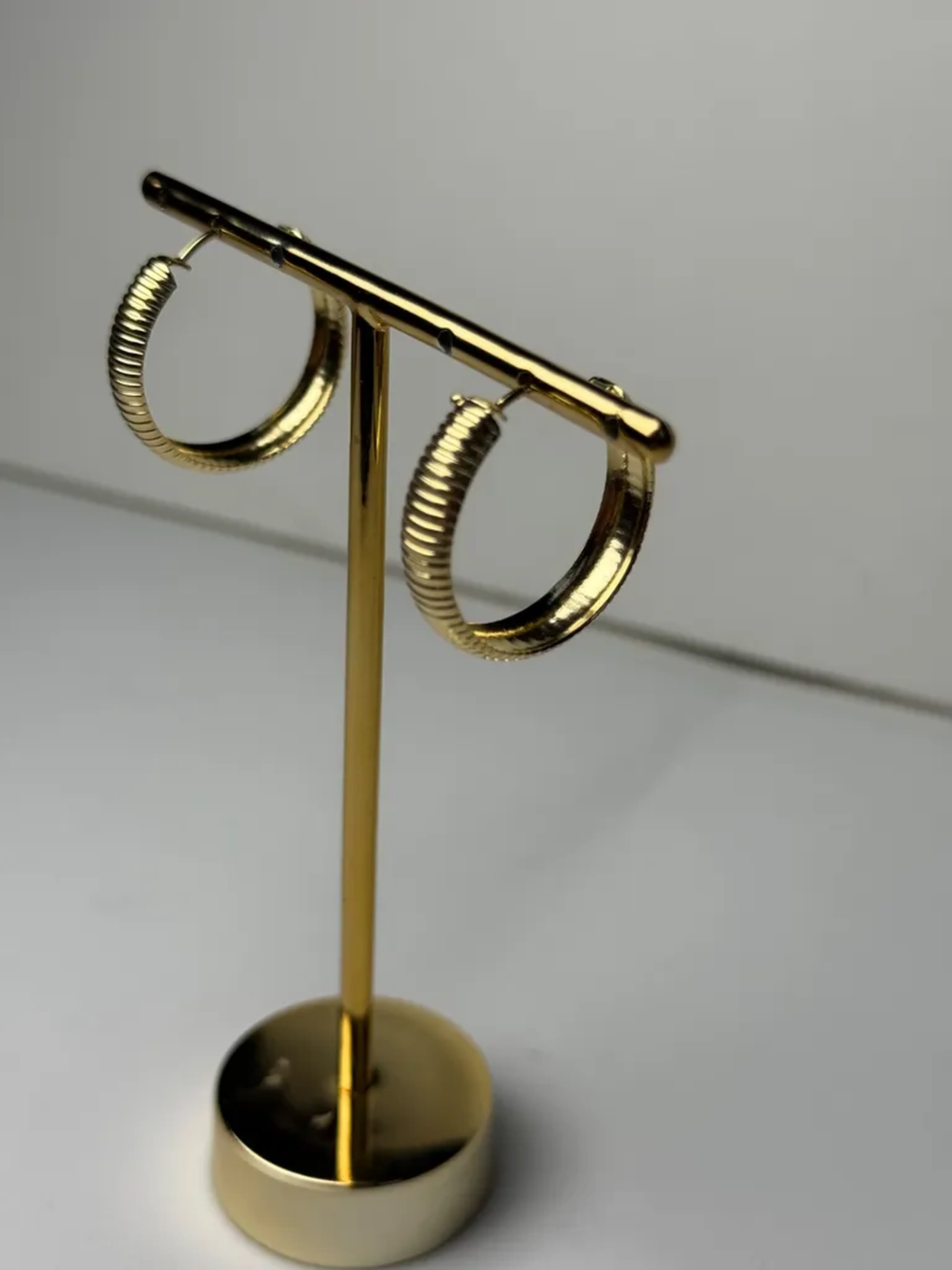 Argola redonda trabalhada imagem