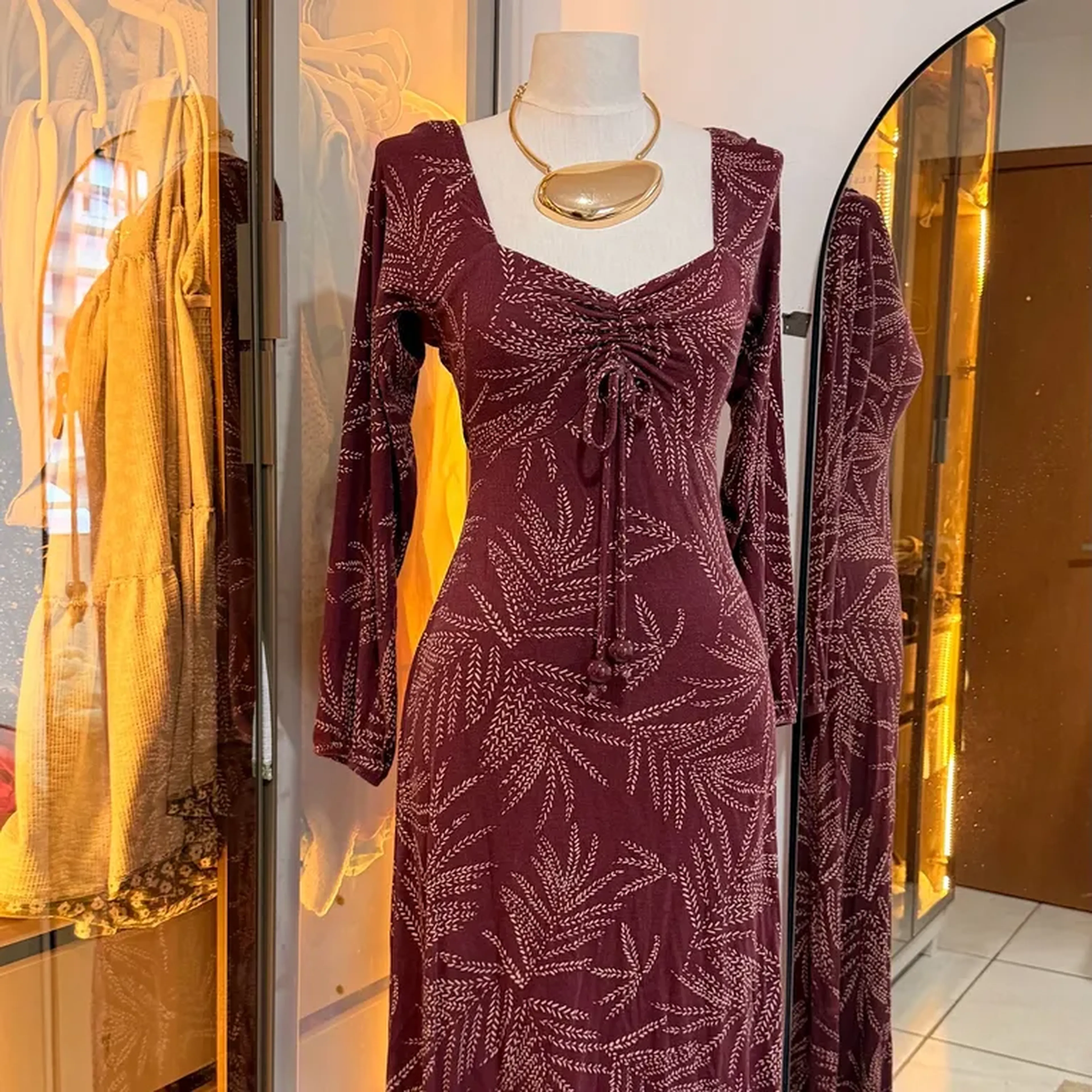 vestido vinho longo imagem