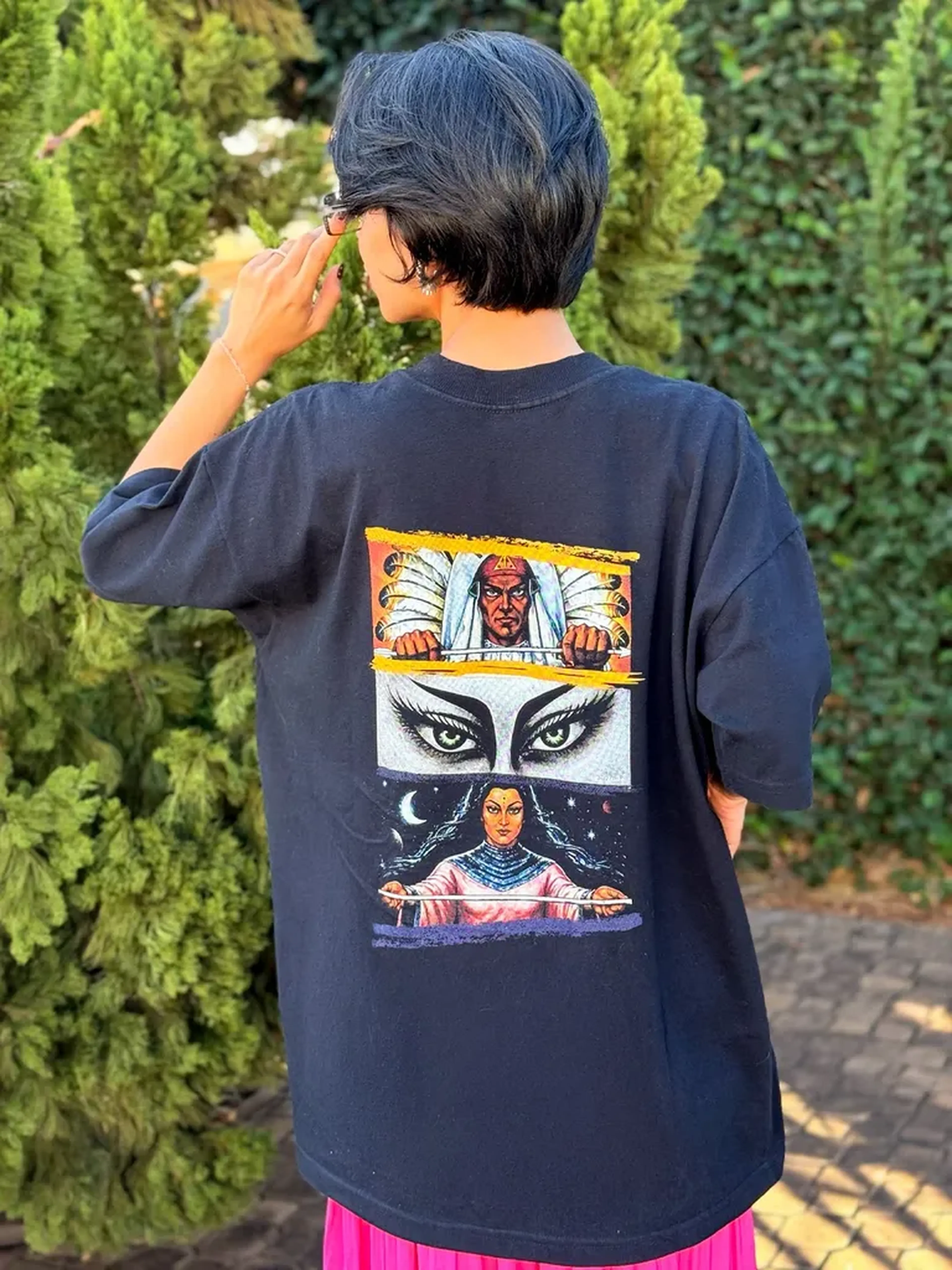 Oversized - Seta Branca e Mãe Yara Halftone imagem
