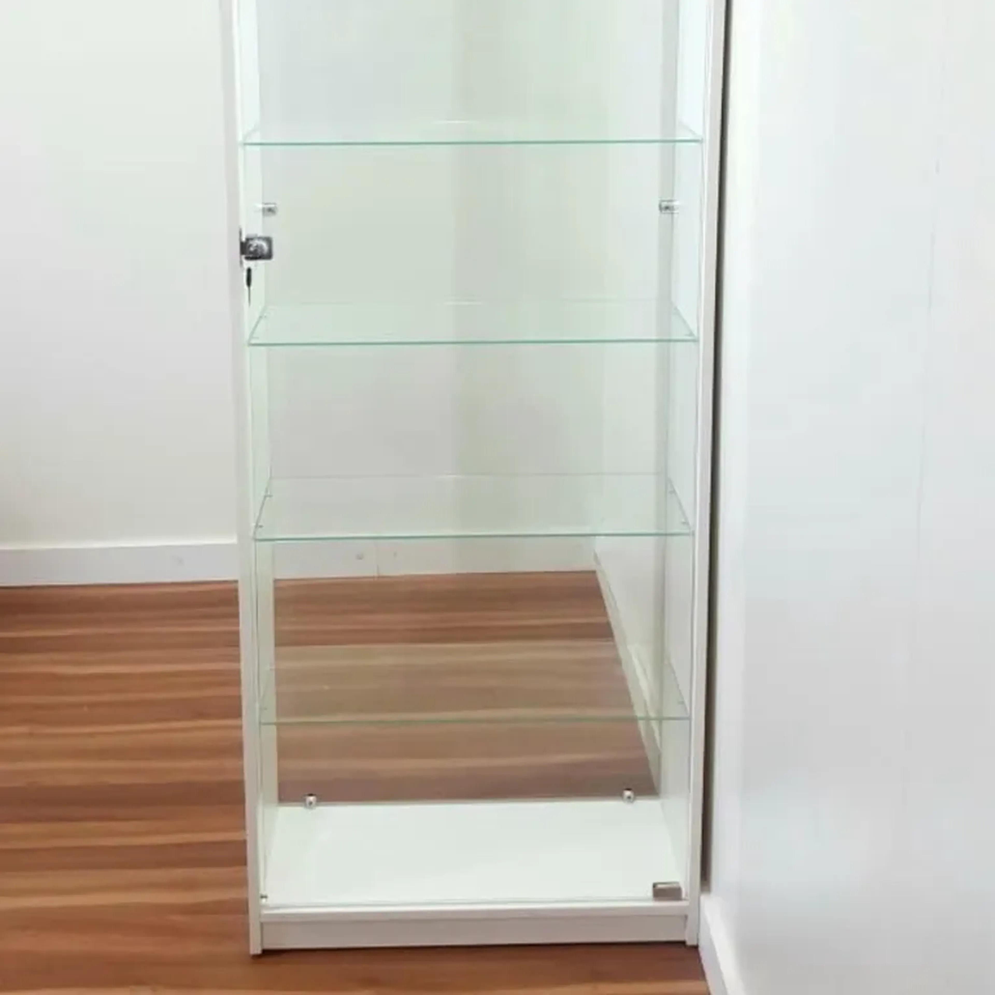 vitrine com porta e tranca imagem
