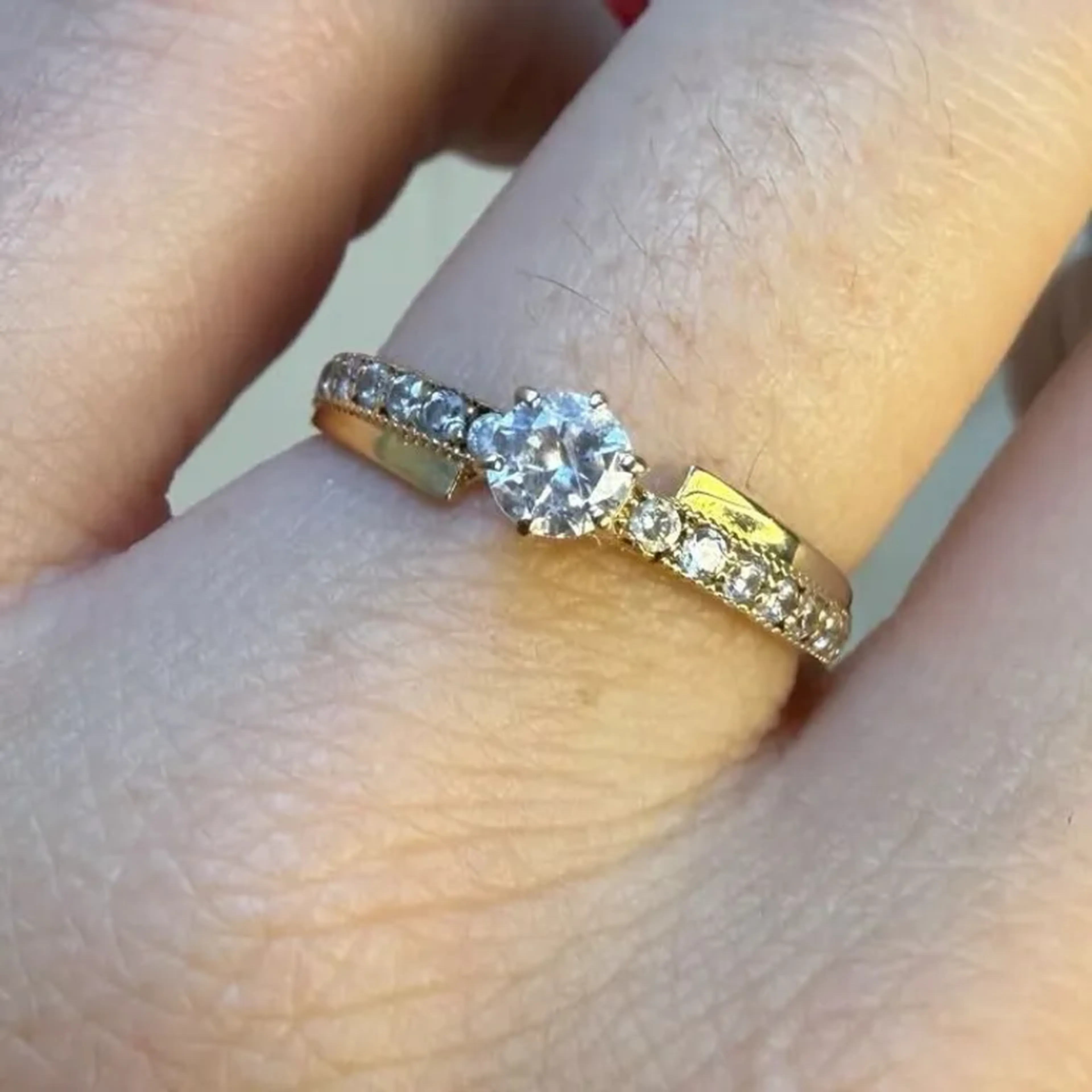 Anel ouro 18k com zirconias imagem