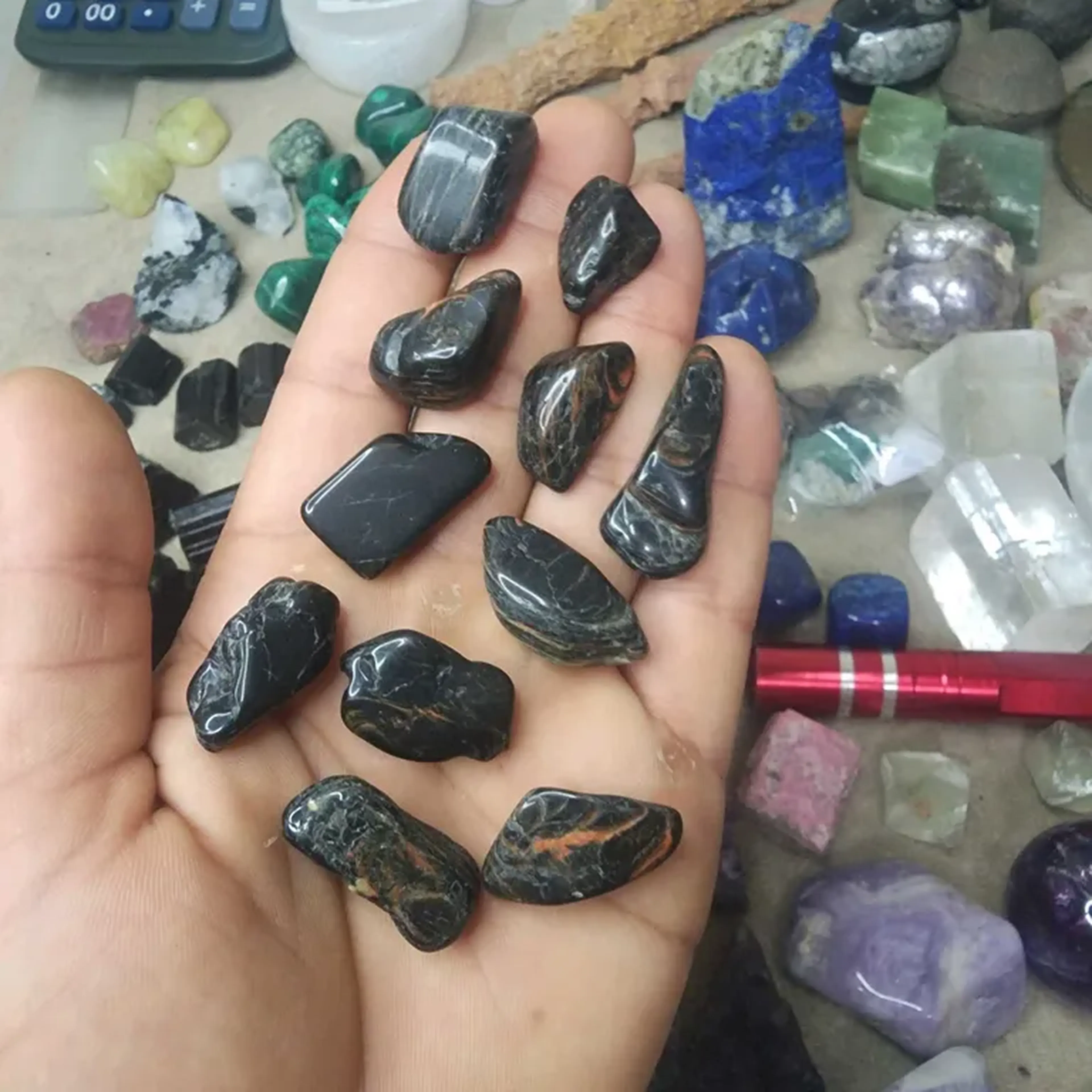 Turmalina negra rolada 2cm imagem