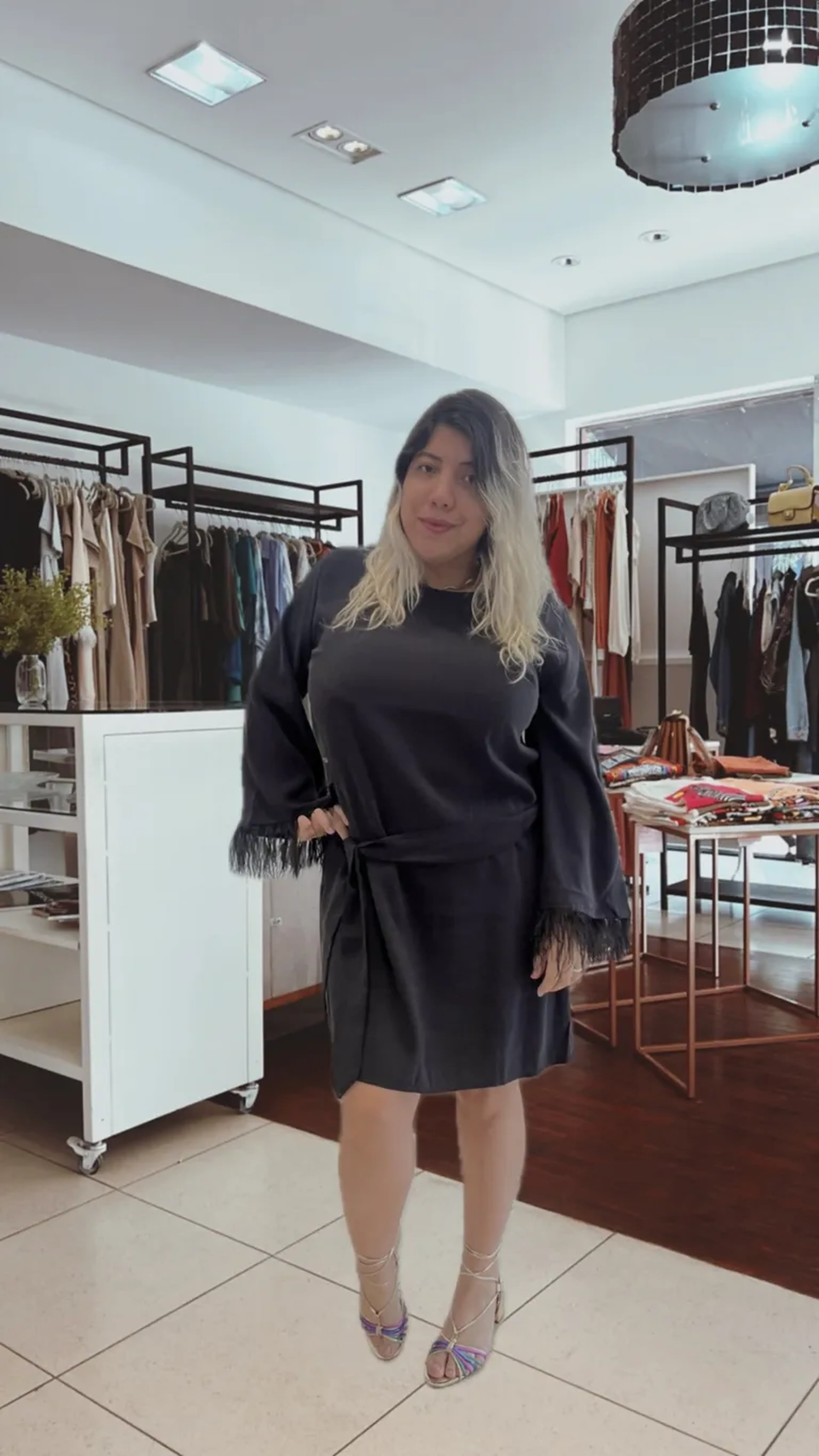 Vestido Lyocell com Plumas imagem