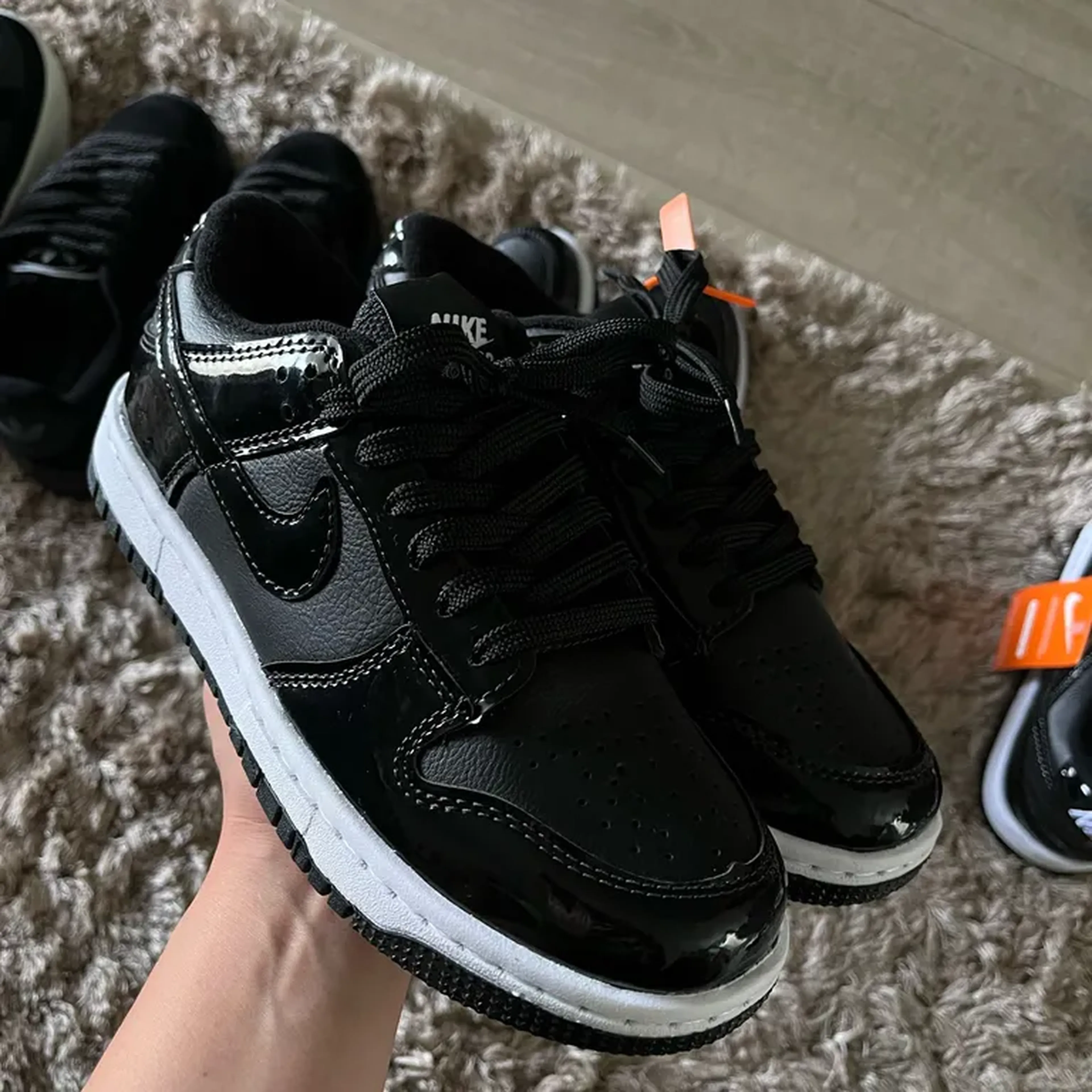 Nike dunk preto verniz imagem