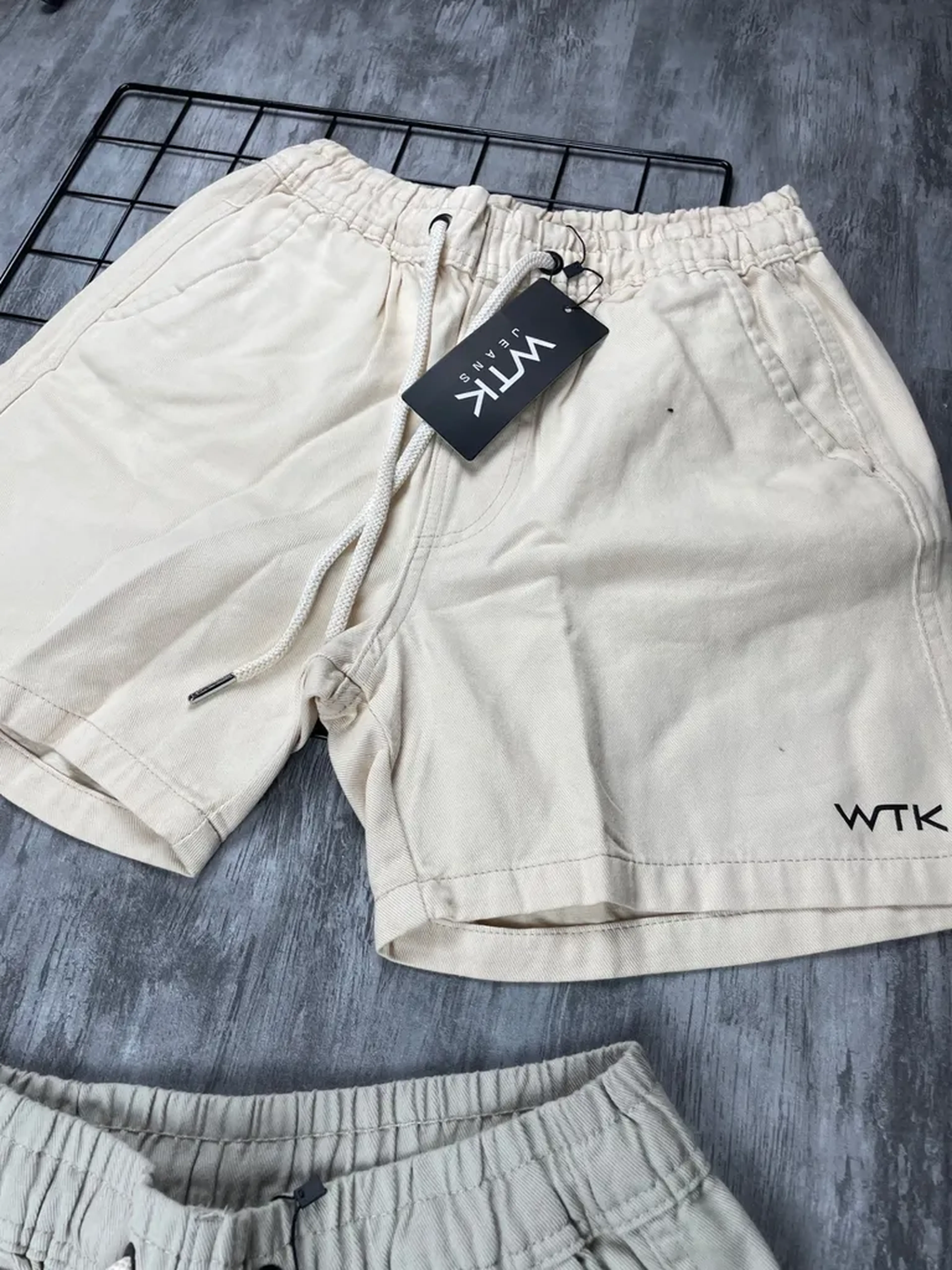 Bermuda Brim Wtk imagem