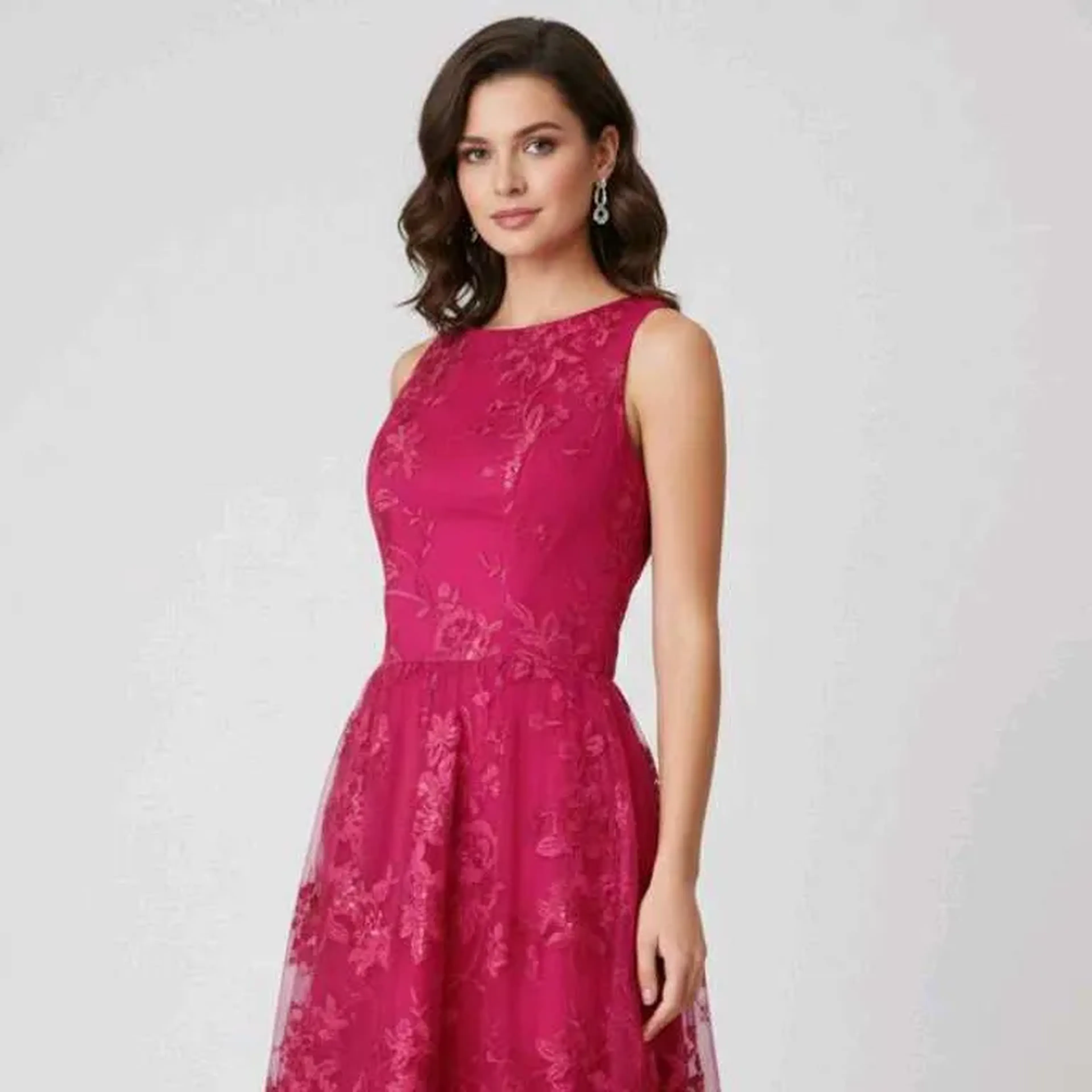 Verm12) Curto vermelho em renda. imagem
