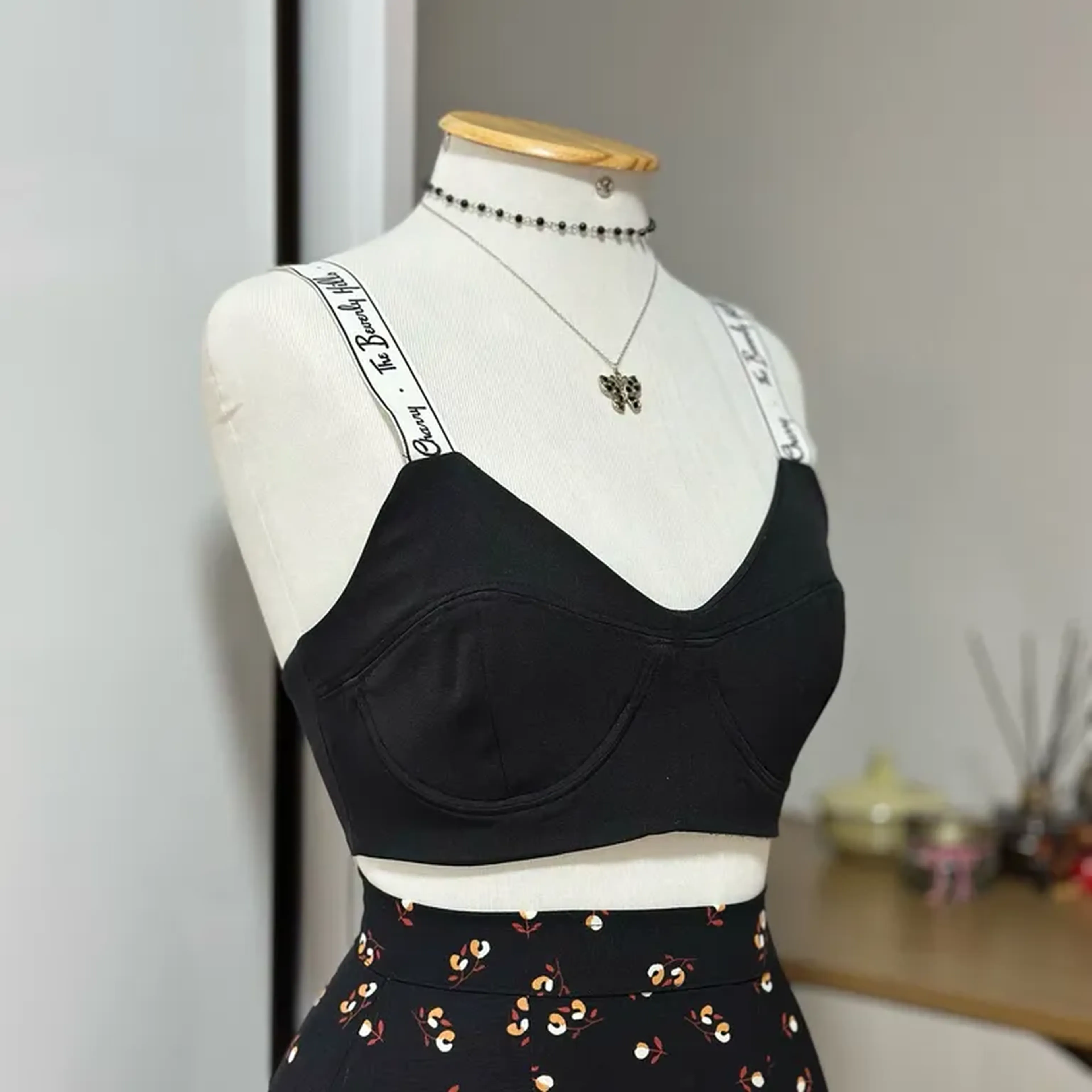 Top Black Dahlia imagem