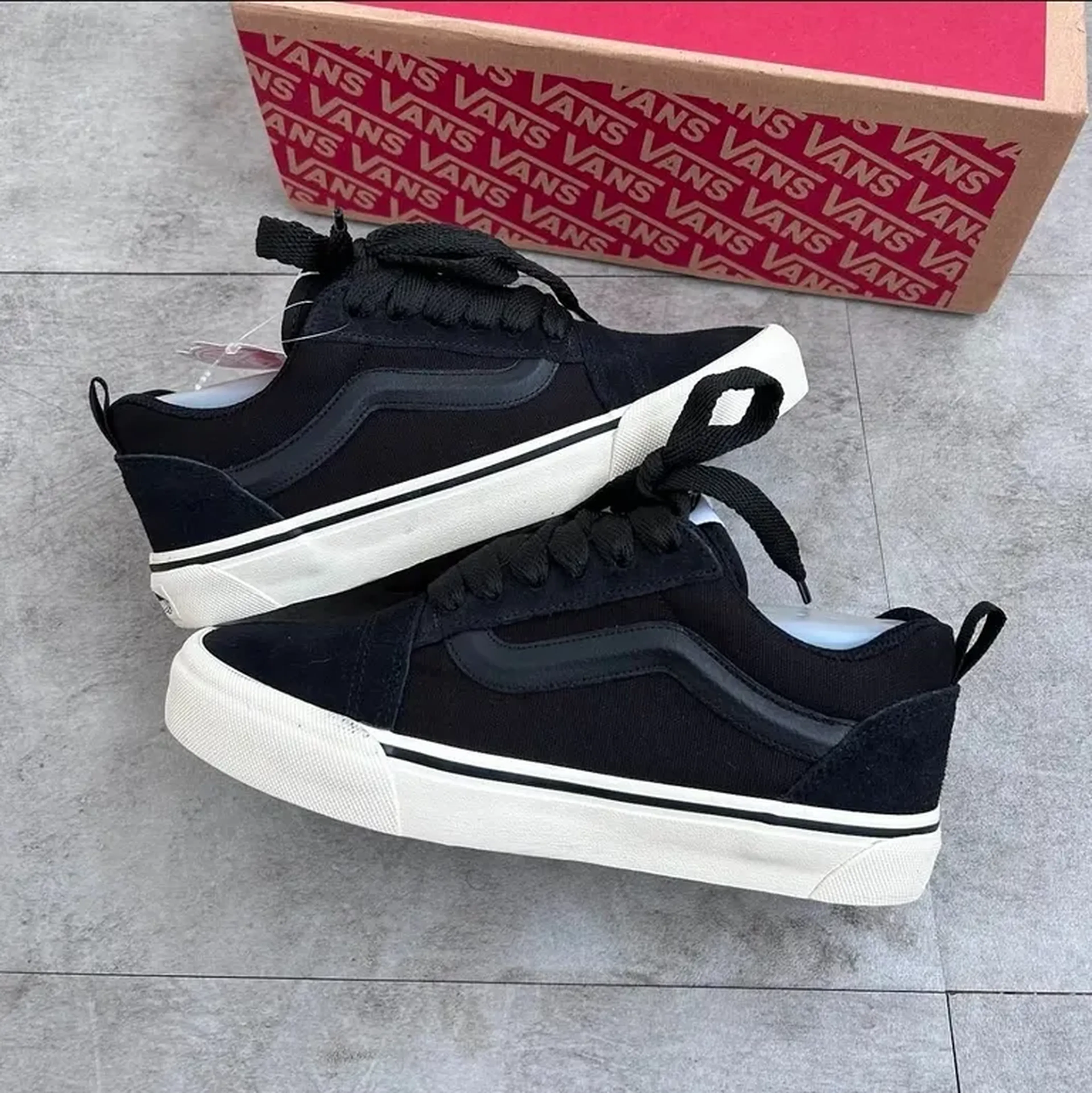 Tenis Vans Black imagem
