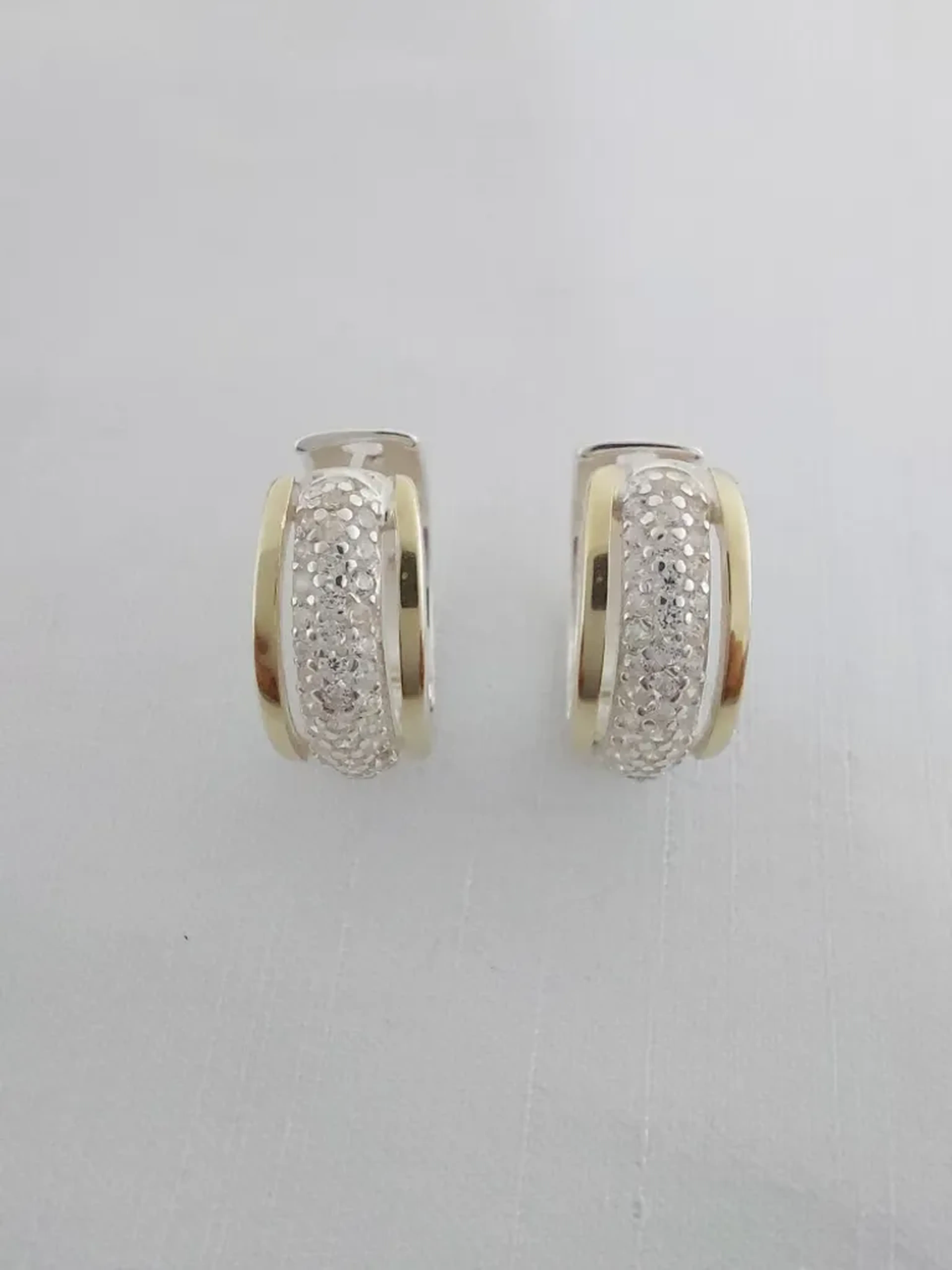Argola Prata 925 com Filete de Ouro 14k e imagem
