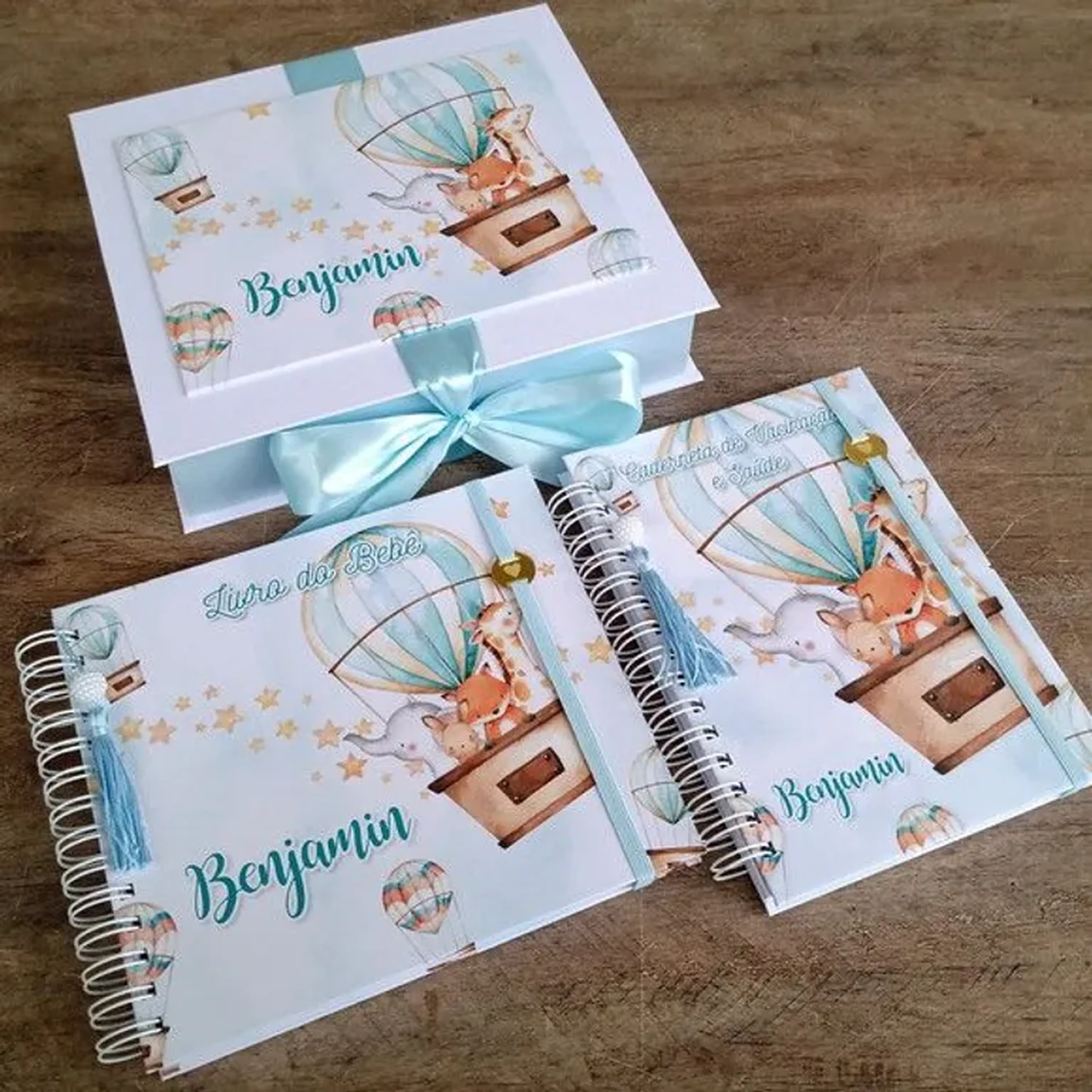 LIVRO DO BEBÊ + CADERNETA DA SAÚDE + CAIXA - PERSONALIZADOS imagem