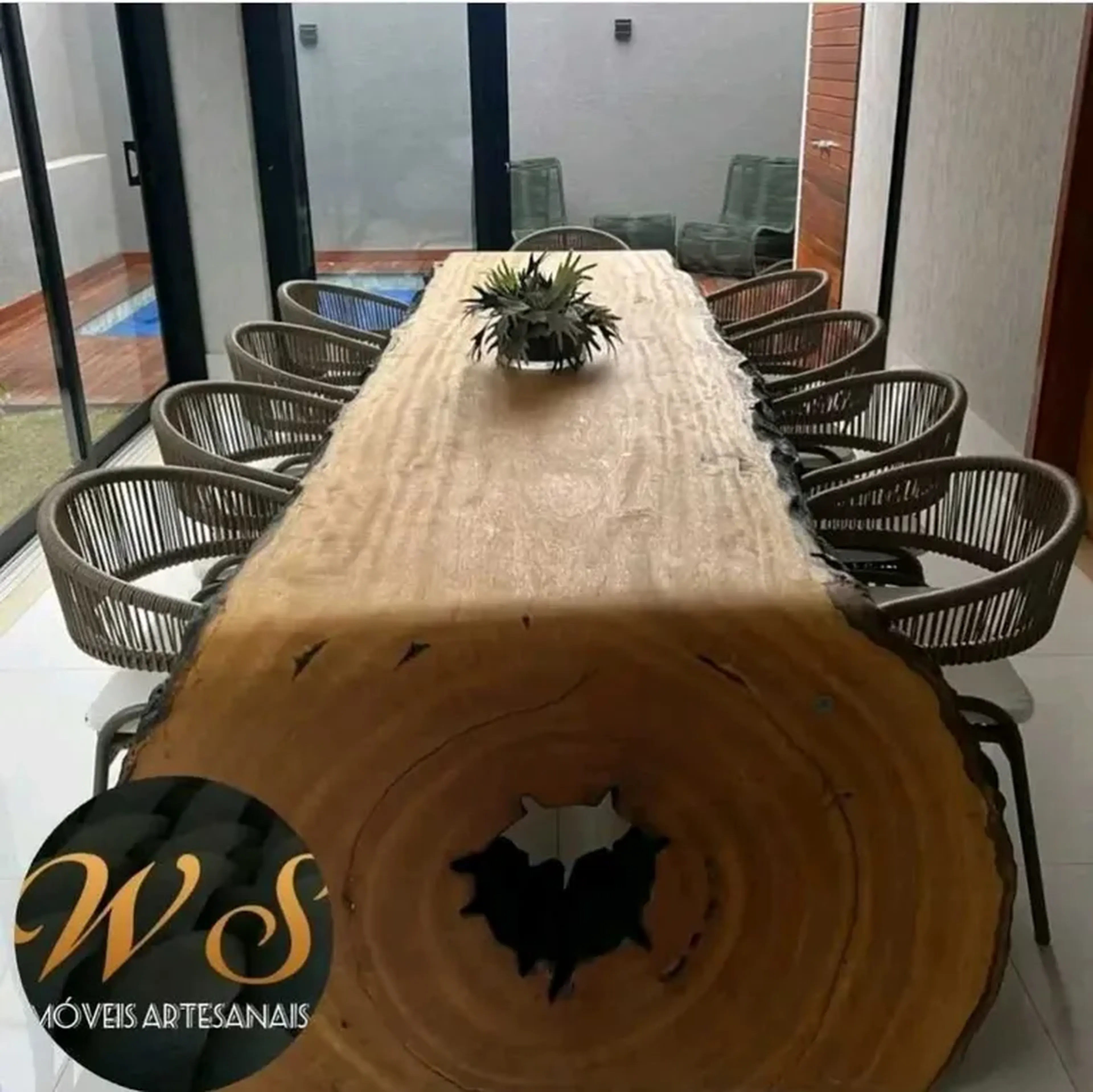 Mesa cascata com cadeiras em corda náutica imagem