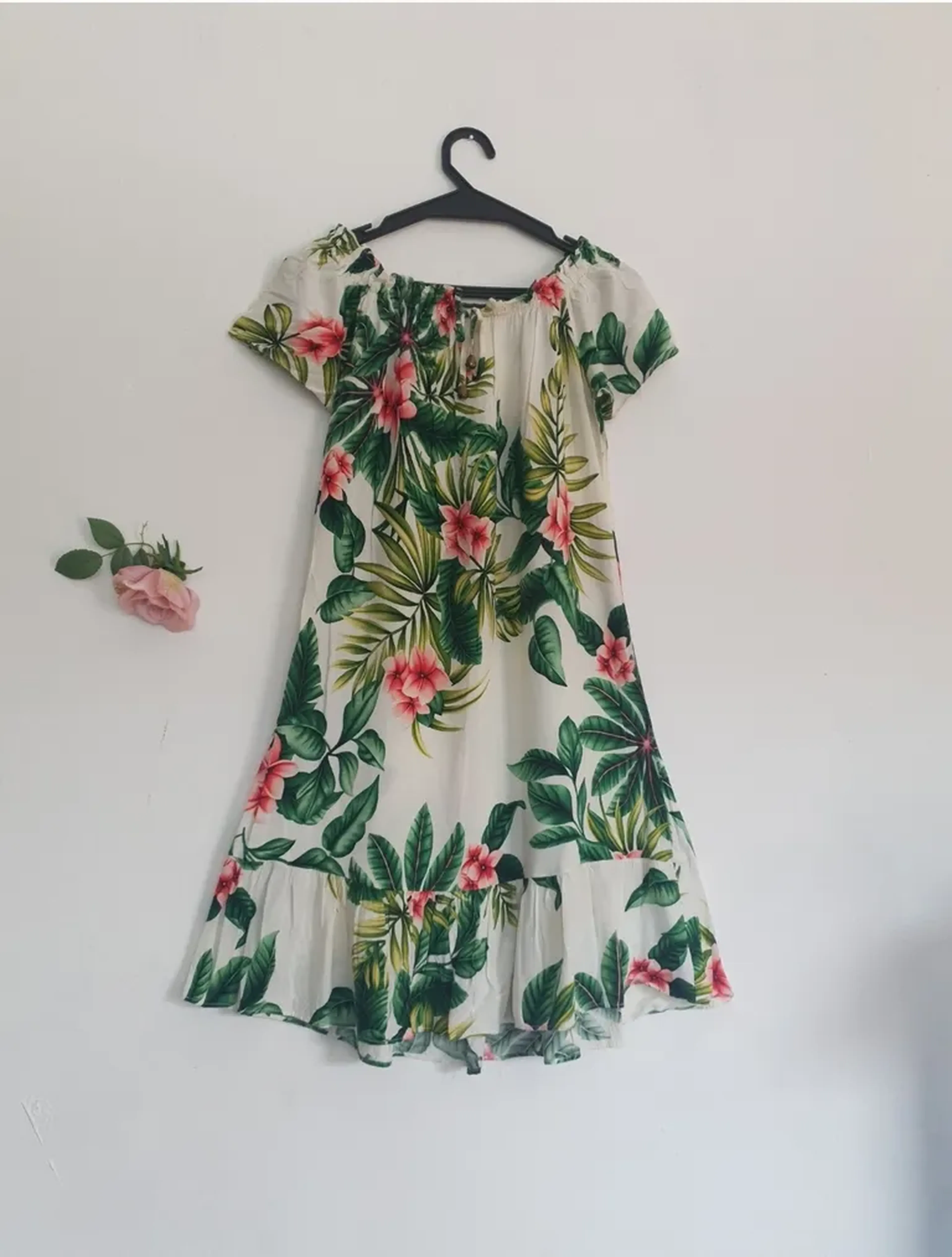 Vestido Floral Off-Shoulder imagem