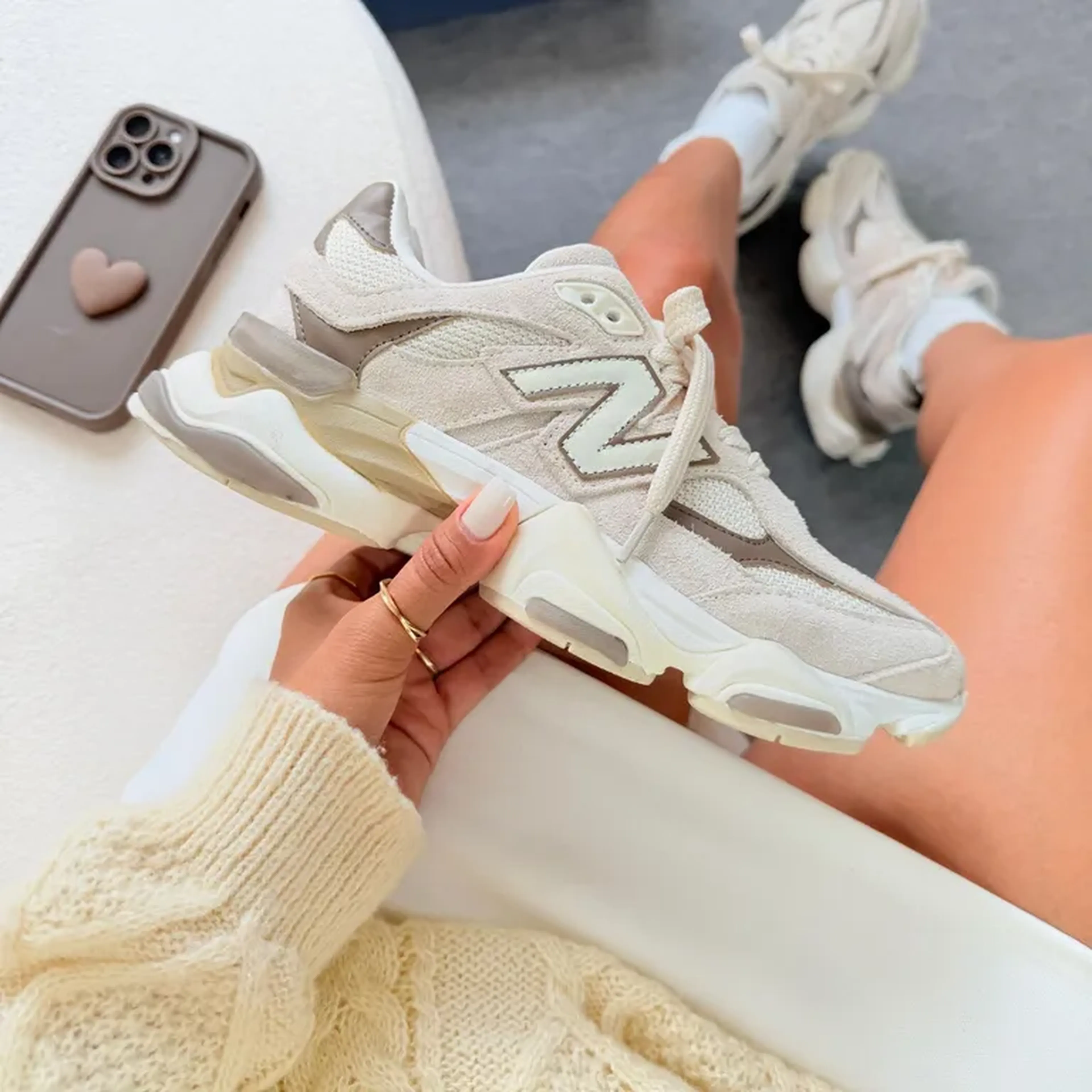 New Balance 9060 Bege Caqui imagem