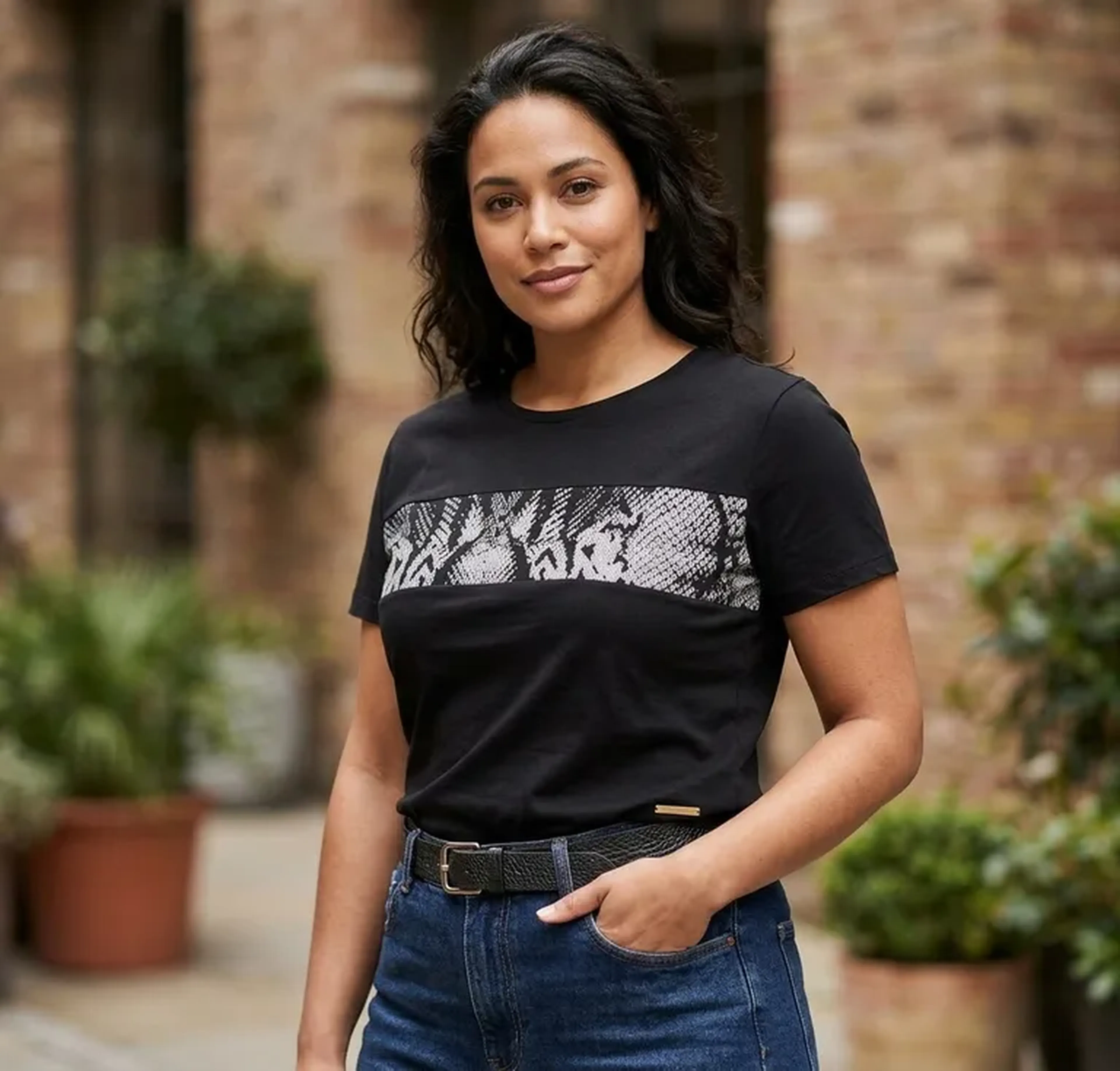 Blusa Feminina Manga Curta em Meia Malha - Preto imagem