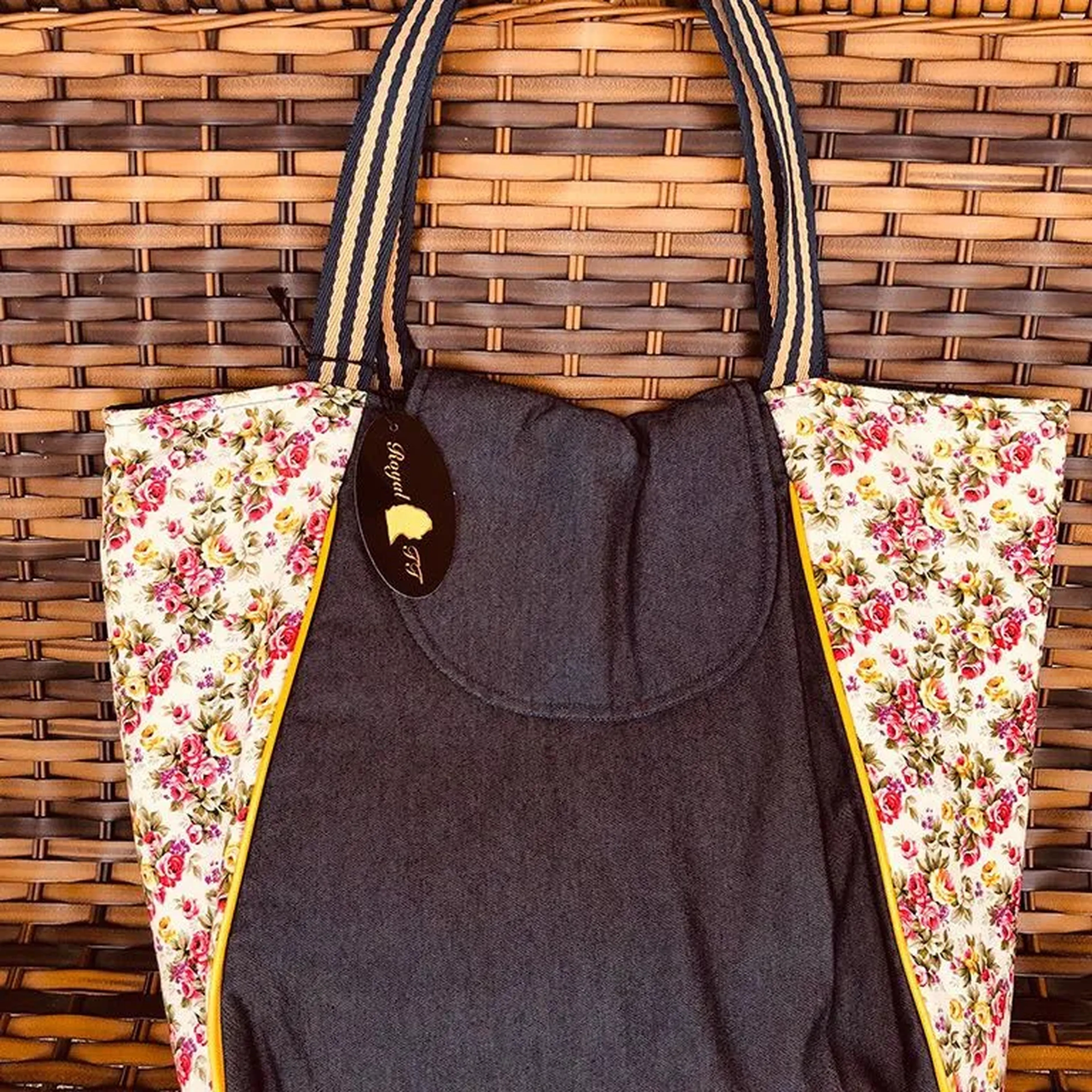 Bolsa Tiracolo Jeans e Tricoline Floral e Alça Chic imagem