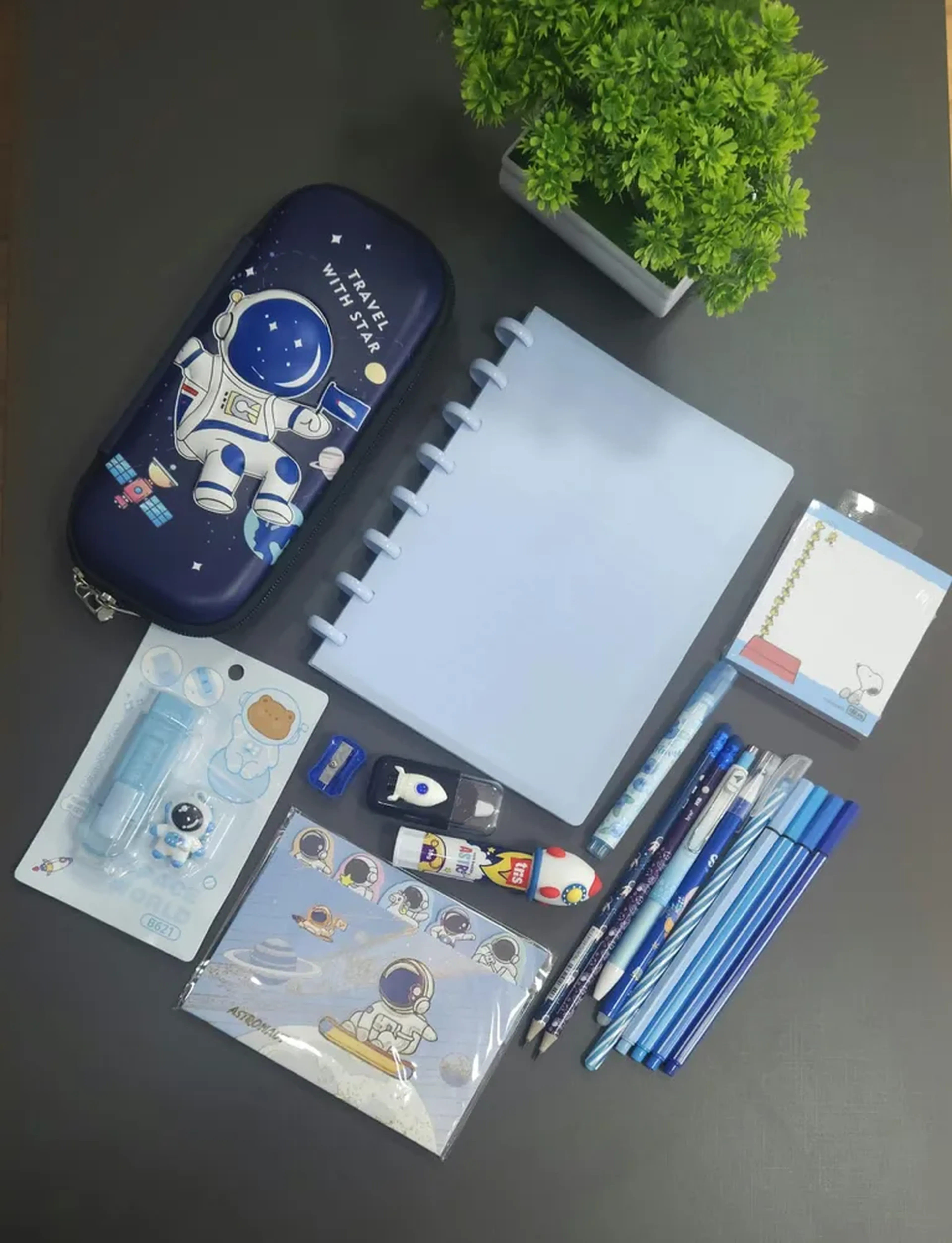 KIT ESCOLAR ASTRONAUTA imagem