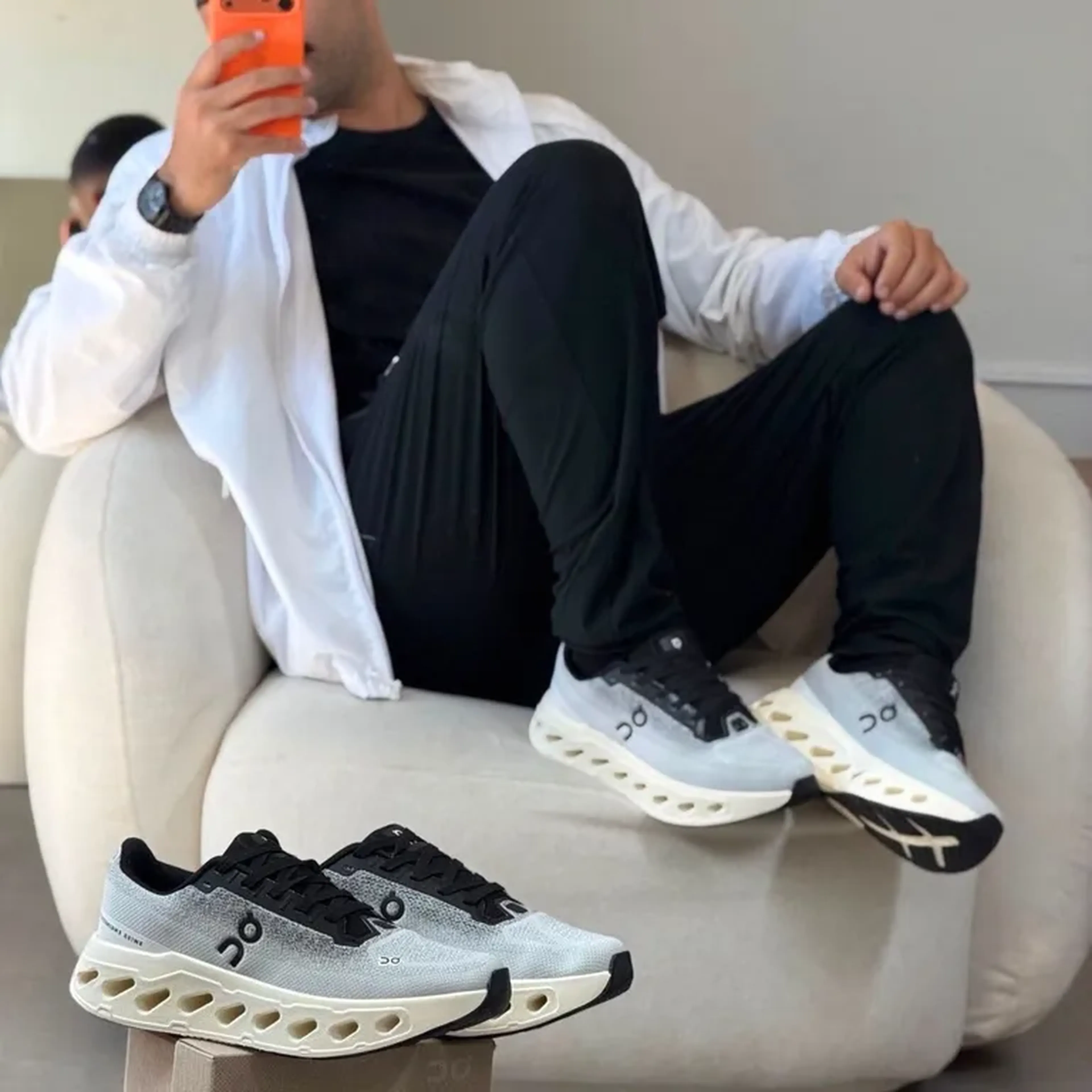 ON CLOUDMONSTER - Branco e Preto imagem
