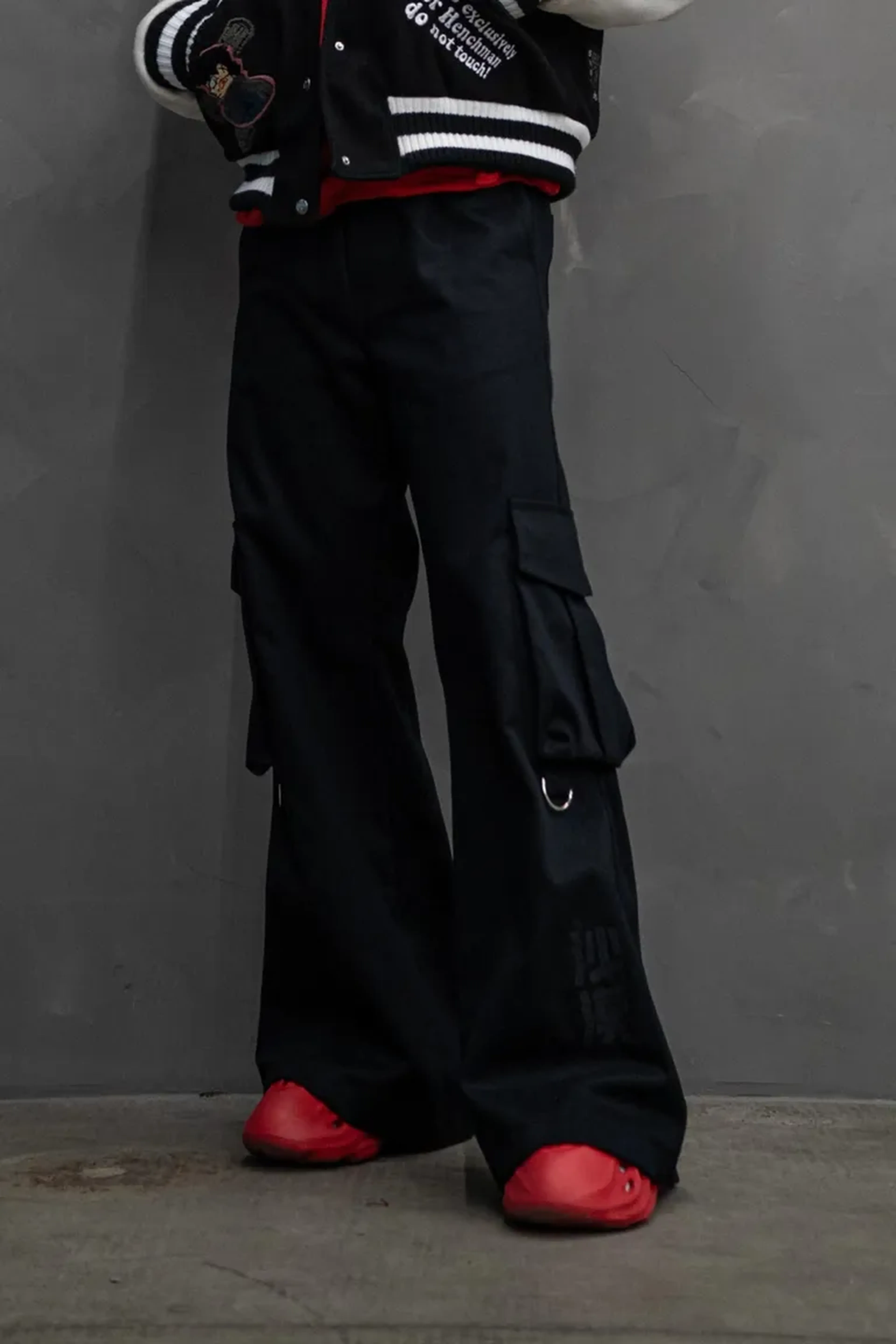 Calça Shui Flare Cargo Sarja Desert Preto imagem