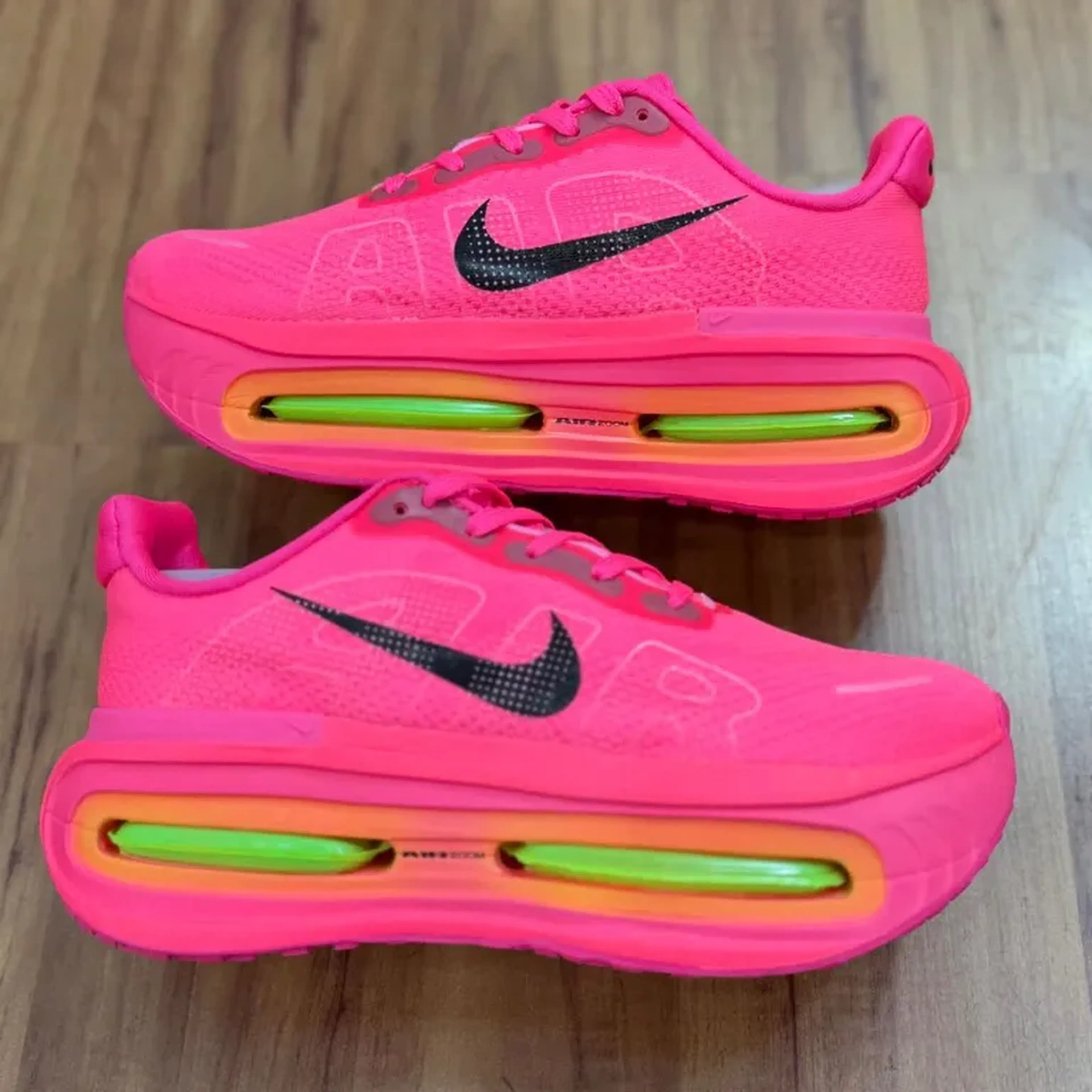Vomero Premium Hyper Pink imagem