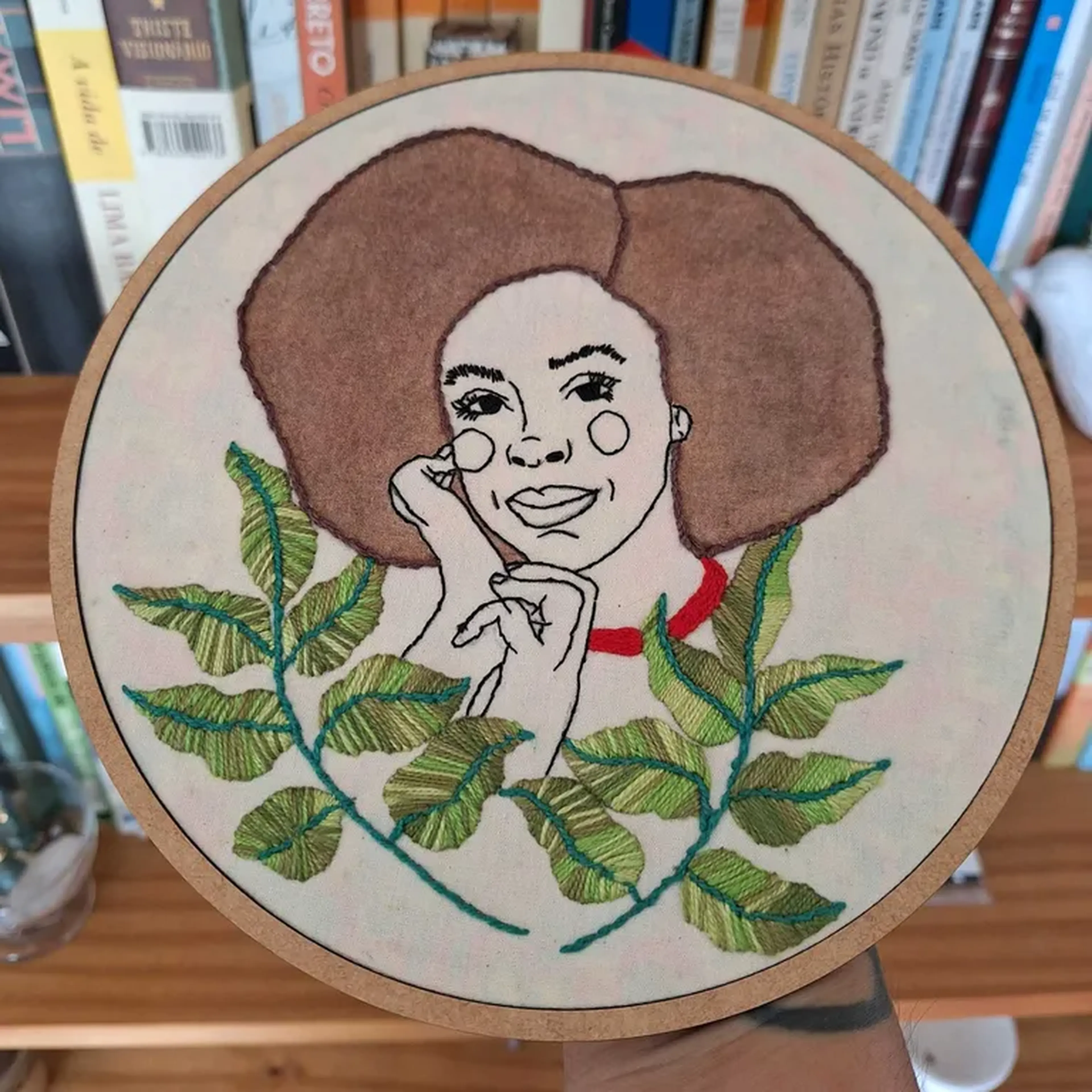 Bordado Chimamanda Adichie imagem