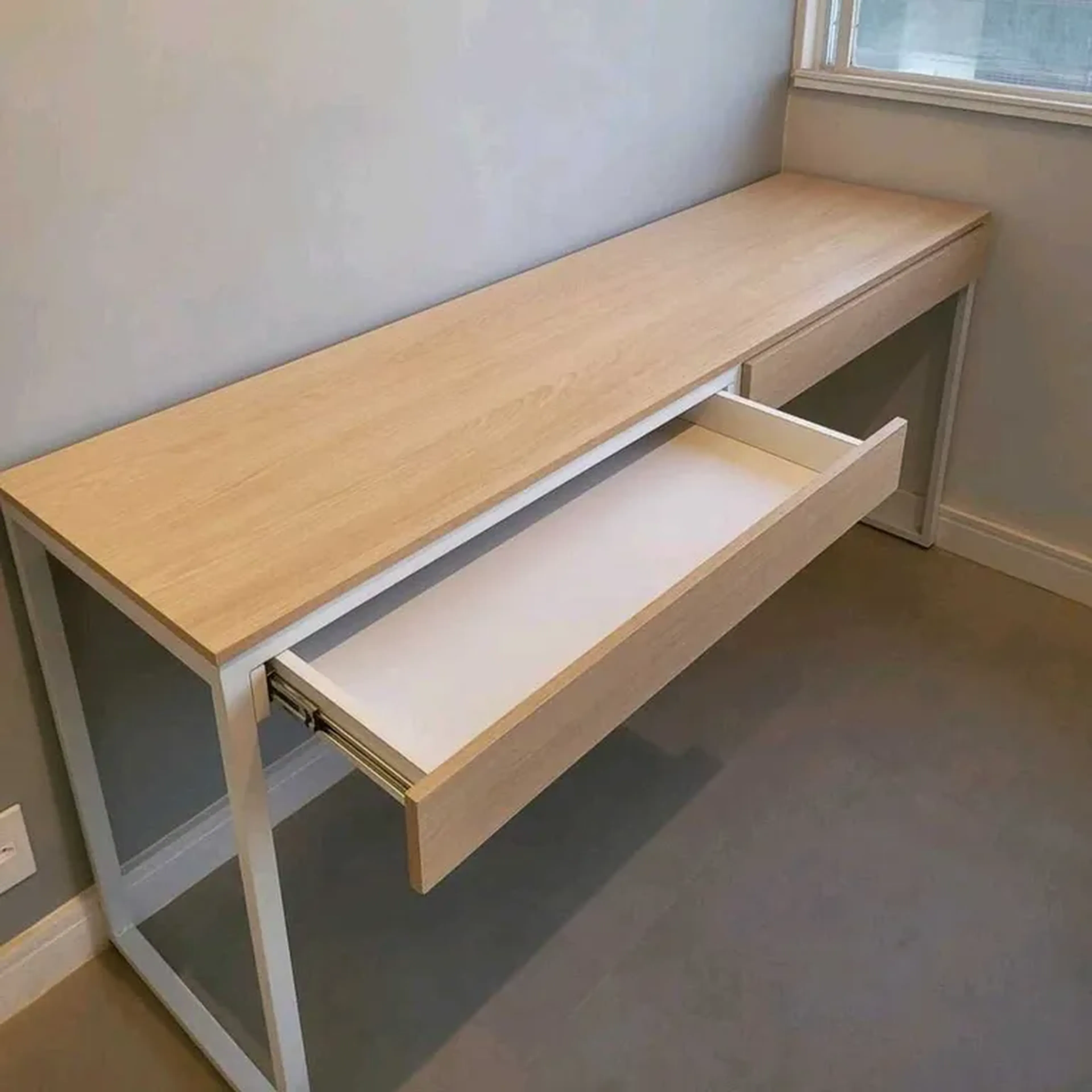 mesa com gavetas imagem