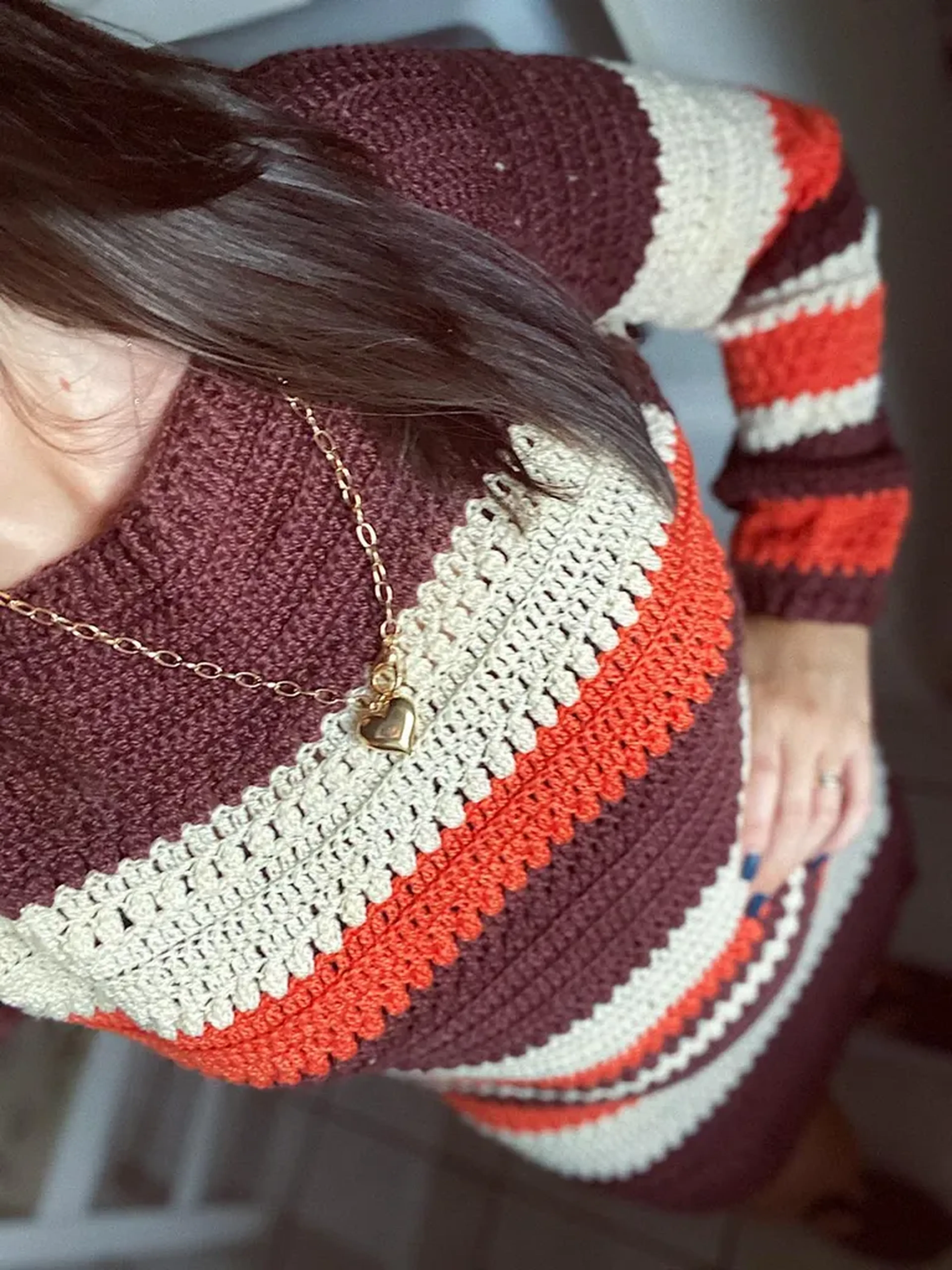 Vestido de Crochê Luxo Cappuccino Listrado imagem