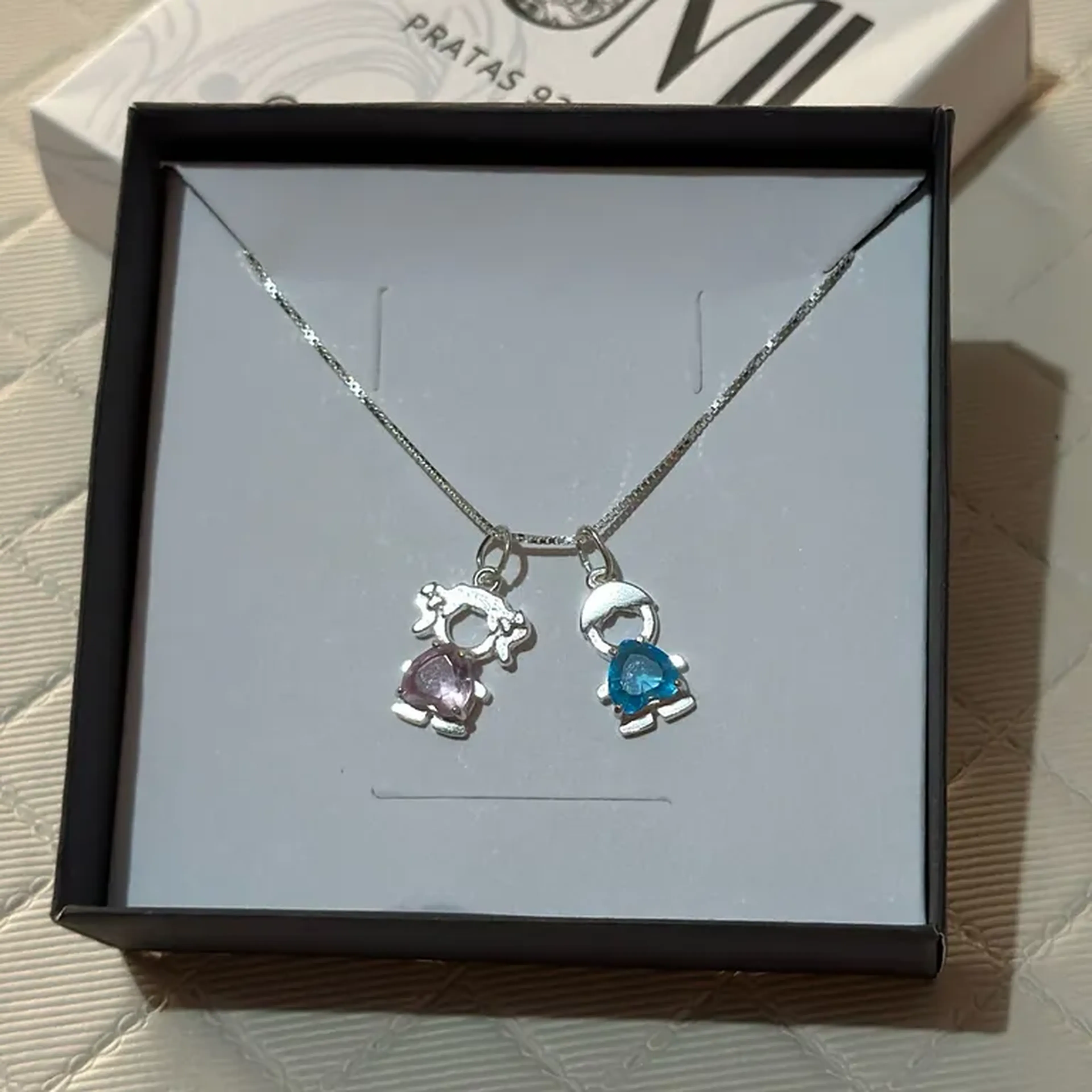 COLAR MENINO OU MENINA (vendido separadamente) imagem